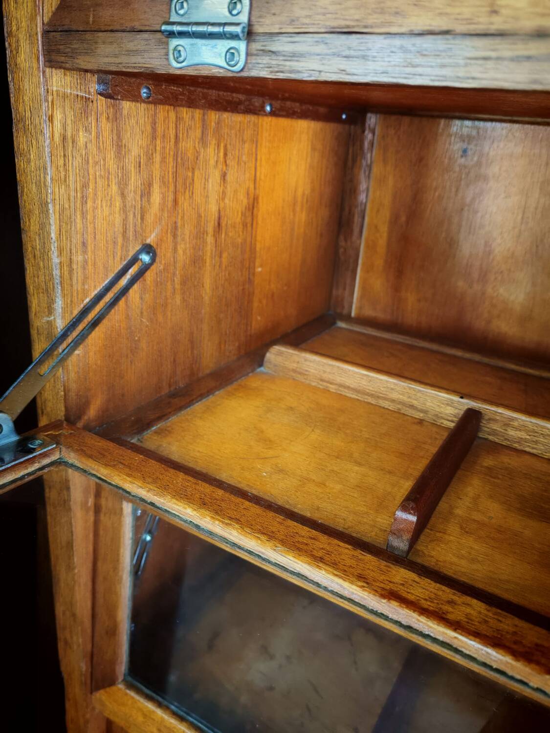 Gentleman's Wardrobe - English dressing armoire - Compacton