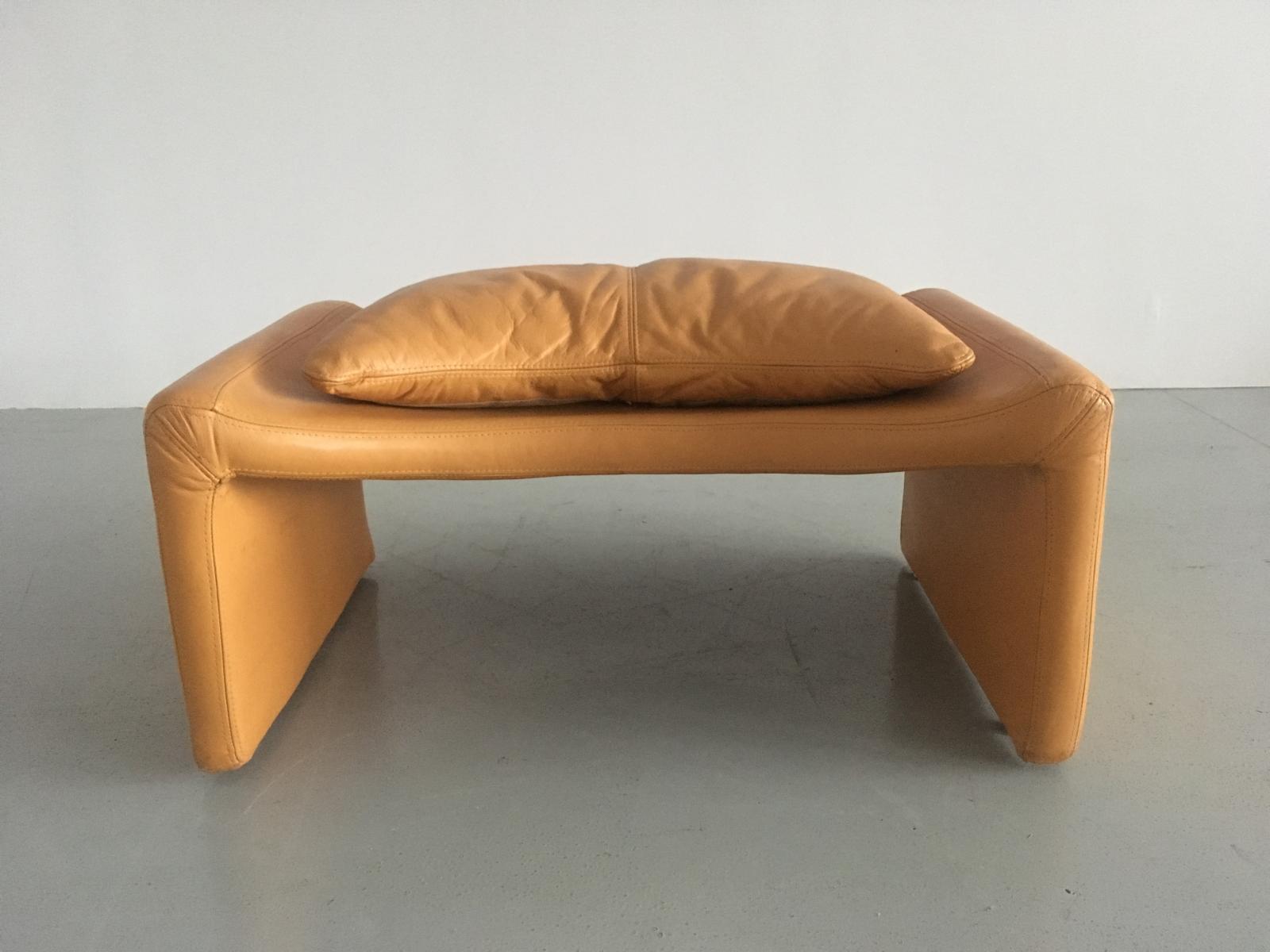 Set of 2 chairs P60 with ottoman by Vittorio Introini for Saporiti 1960