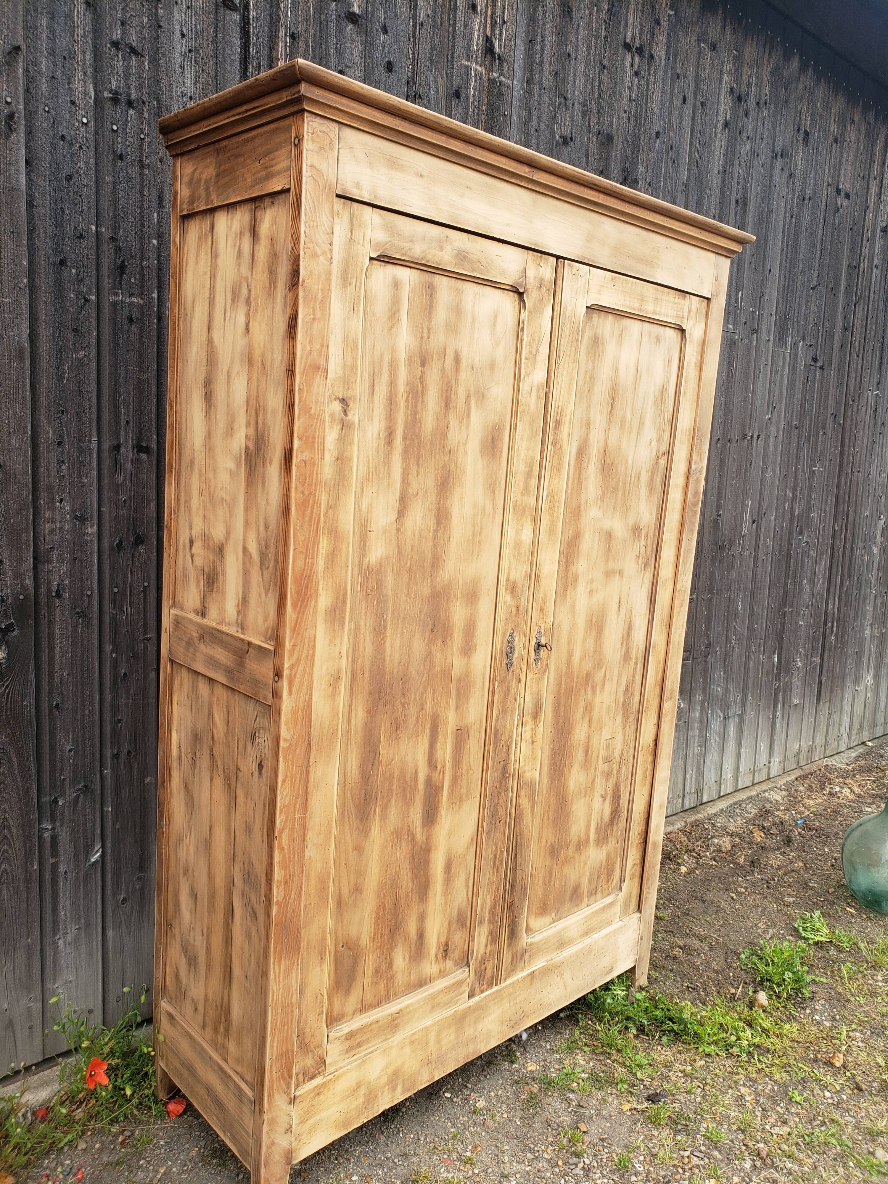 Parisian wardrobe wood in the rough "skirts"