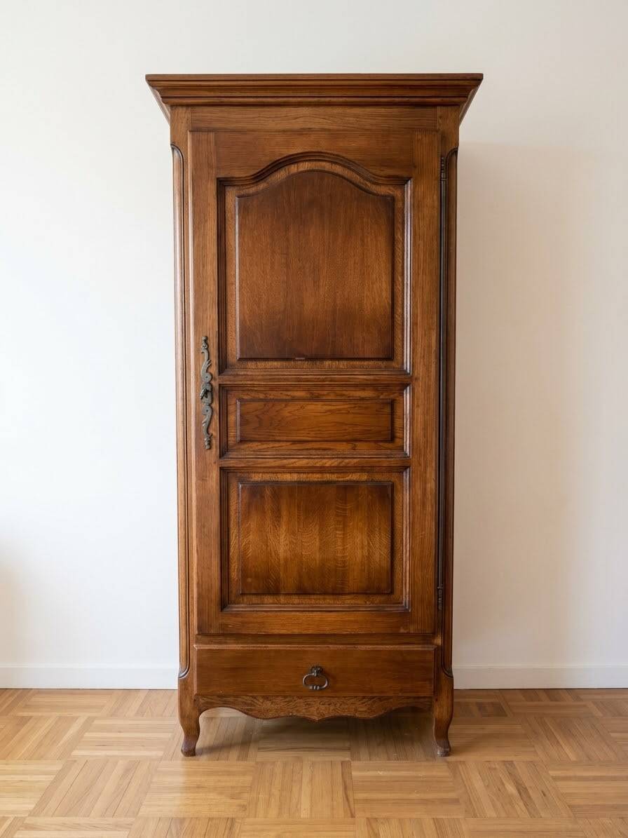 Antique oak bonnetière