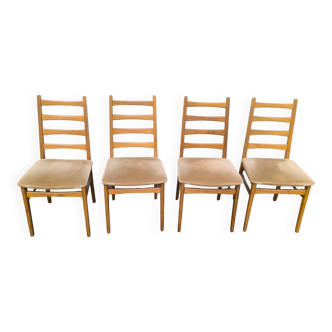 Set of 4 Scandinavian chairs in wood and fabric.