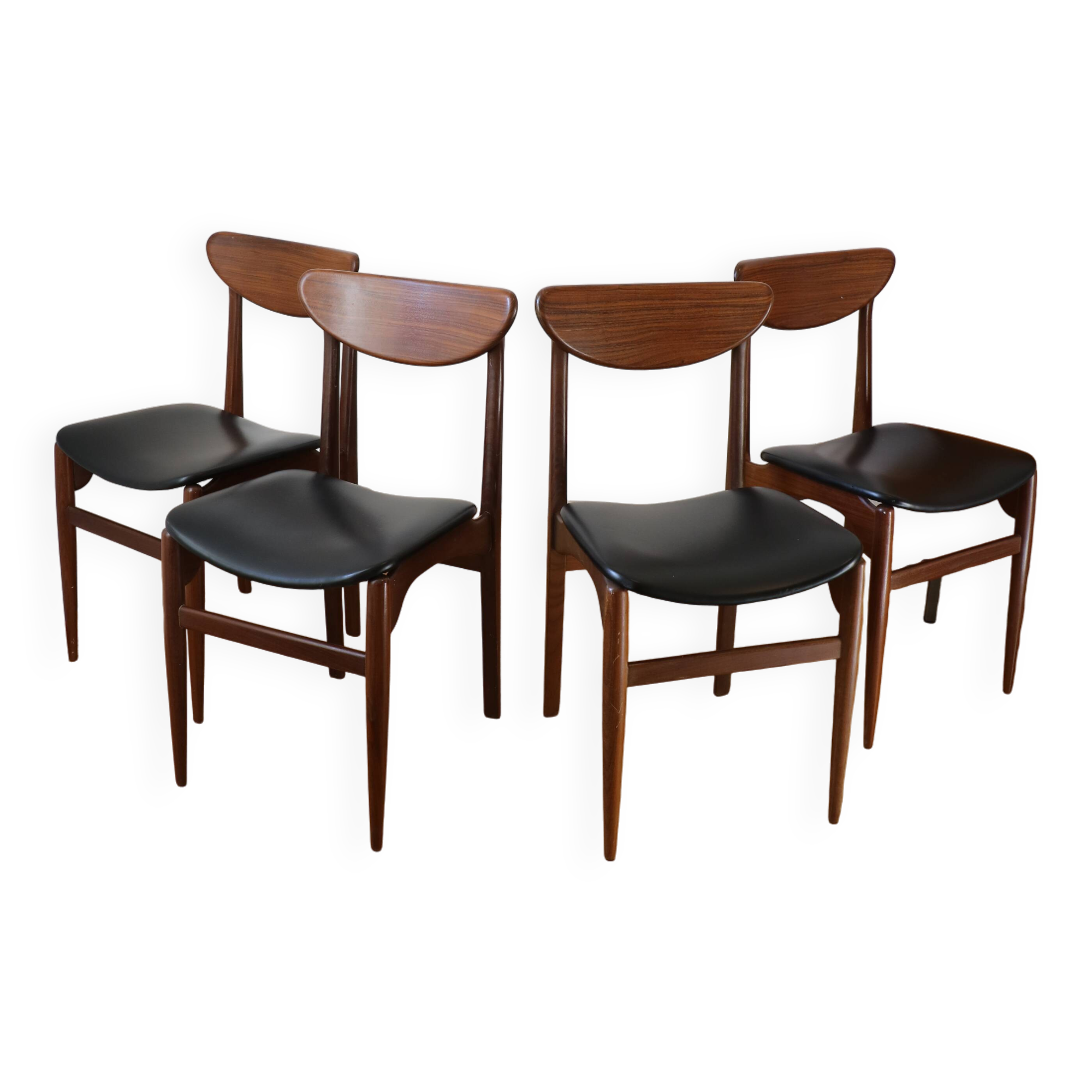 4 Scandinavian chairs in solid wood and black imitation leather