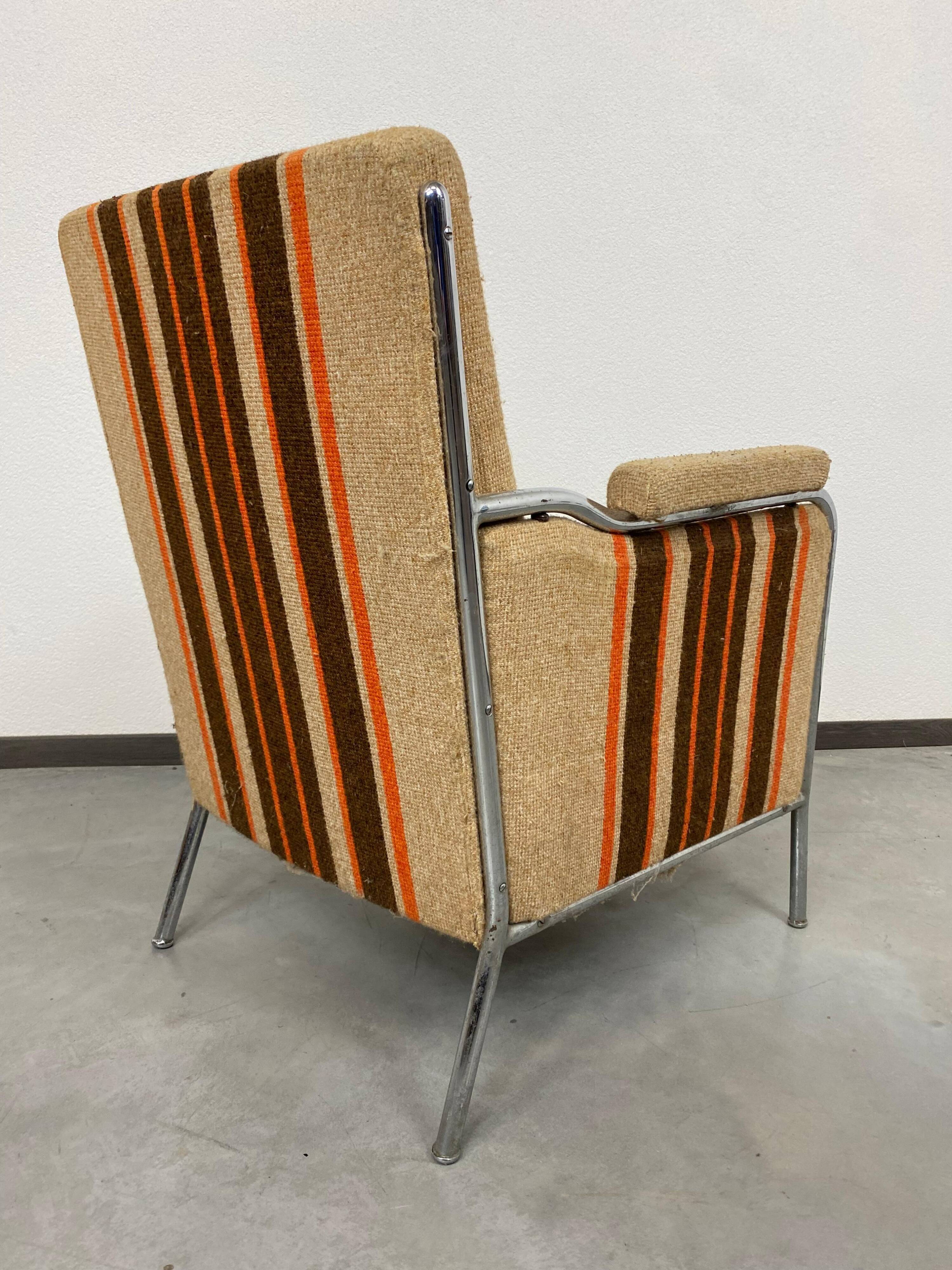 Fauteuils modernes du milieu du siècle par Joszef Peresztegi