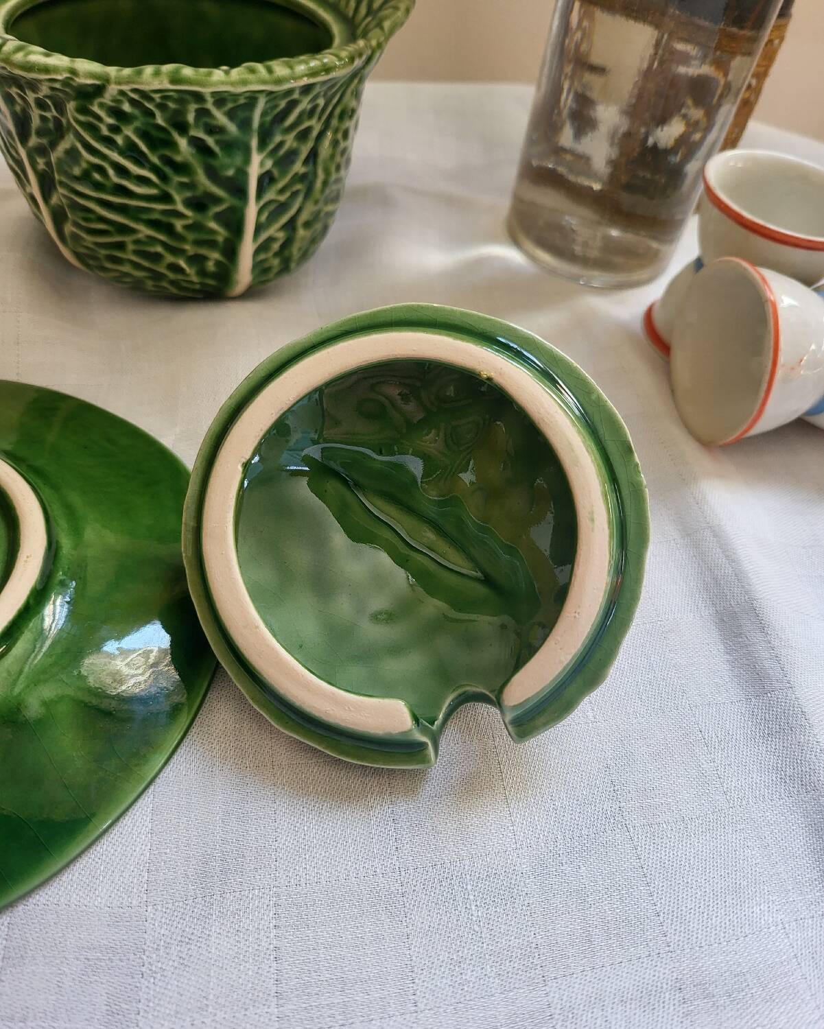 Mustard pot in cabbage slip