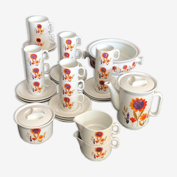 Porcelain coffee or tea set