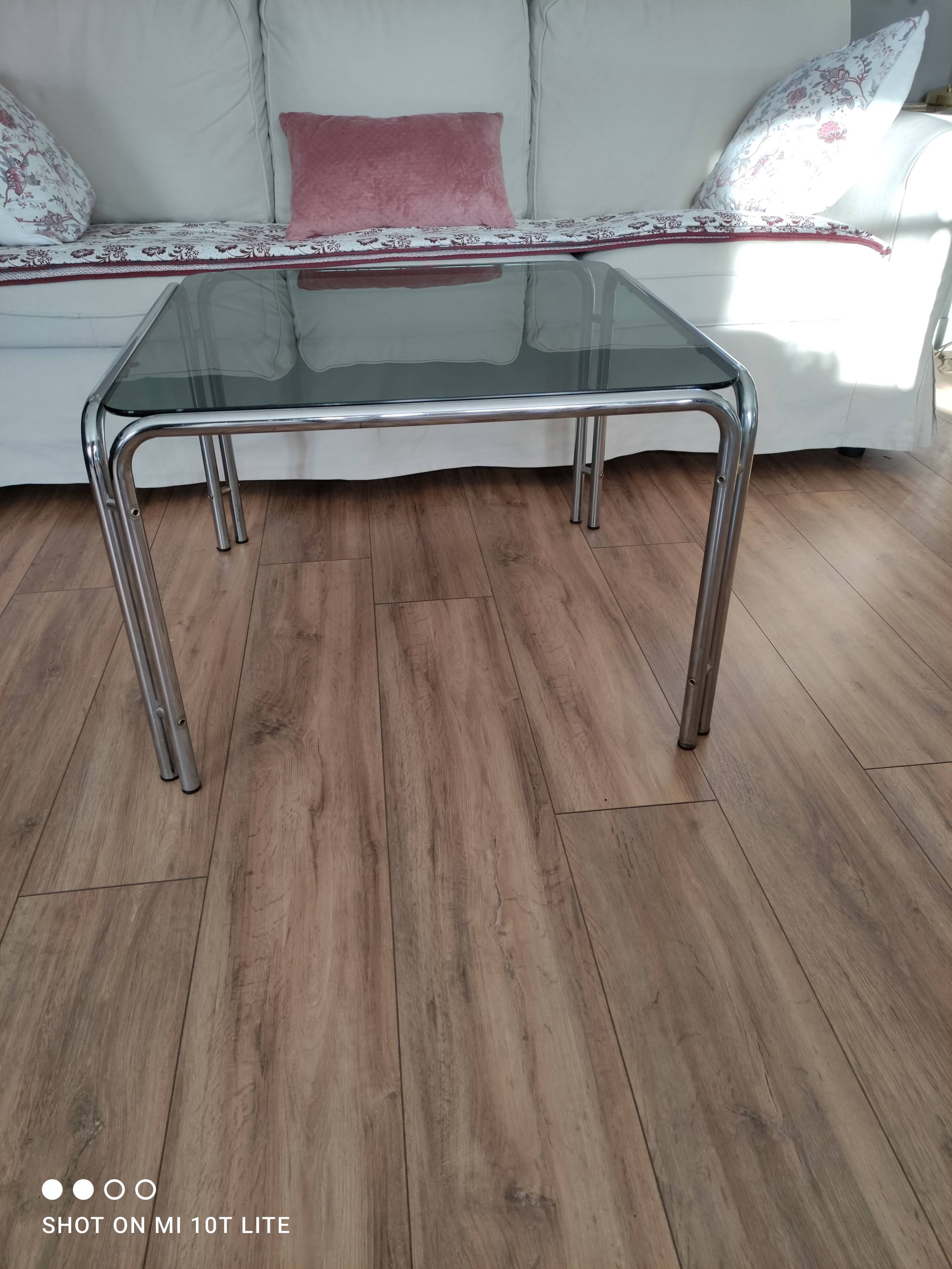 Table basse piètement chromé et plateau en verre fumé noir
