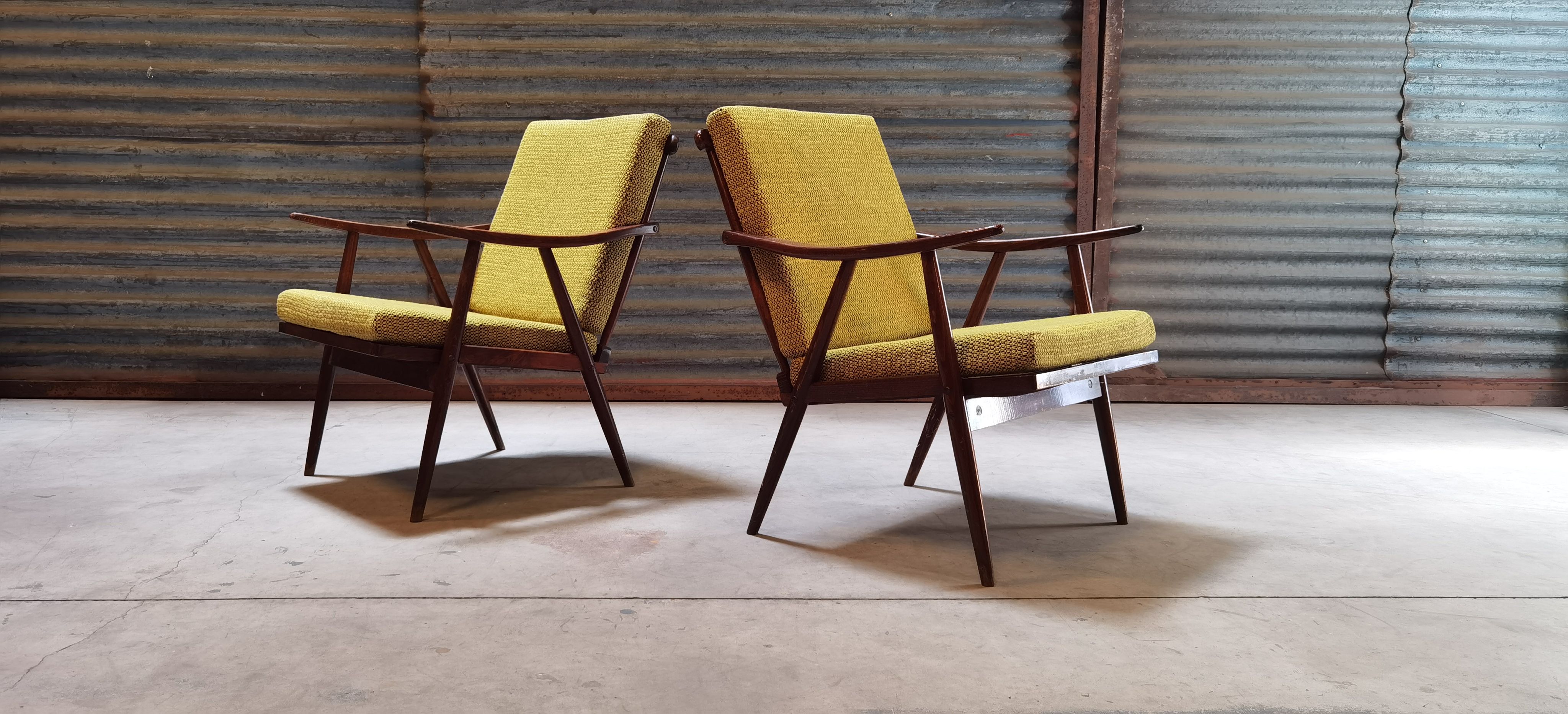 Pair of boomerang armchairs TON Bystřice (Thonet) by Antonin Suman 1960