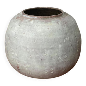 Minimalist vase from a German workshop from the mid-century by Lu and Gerd Grove, 1961.