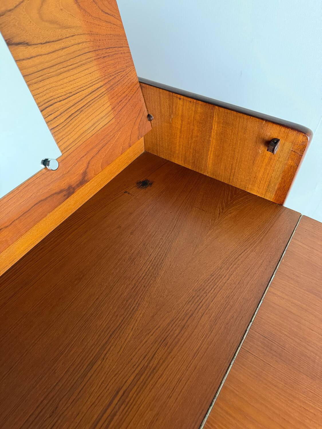 Vintage teak dressing table / chest of drawers – Scandinavian design, 1960s