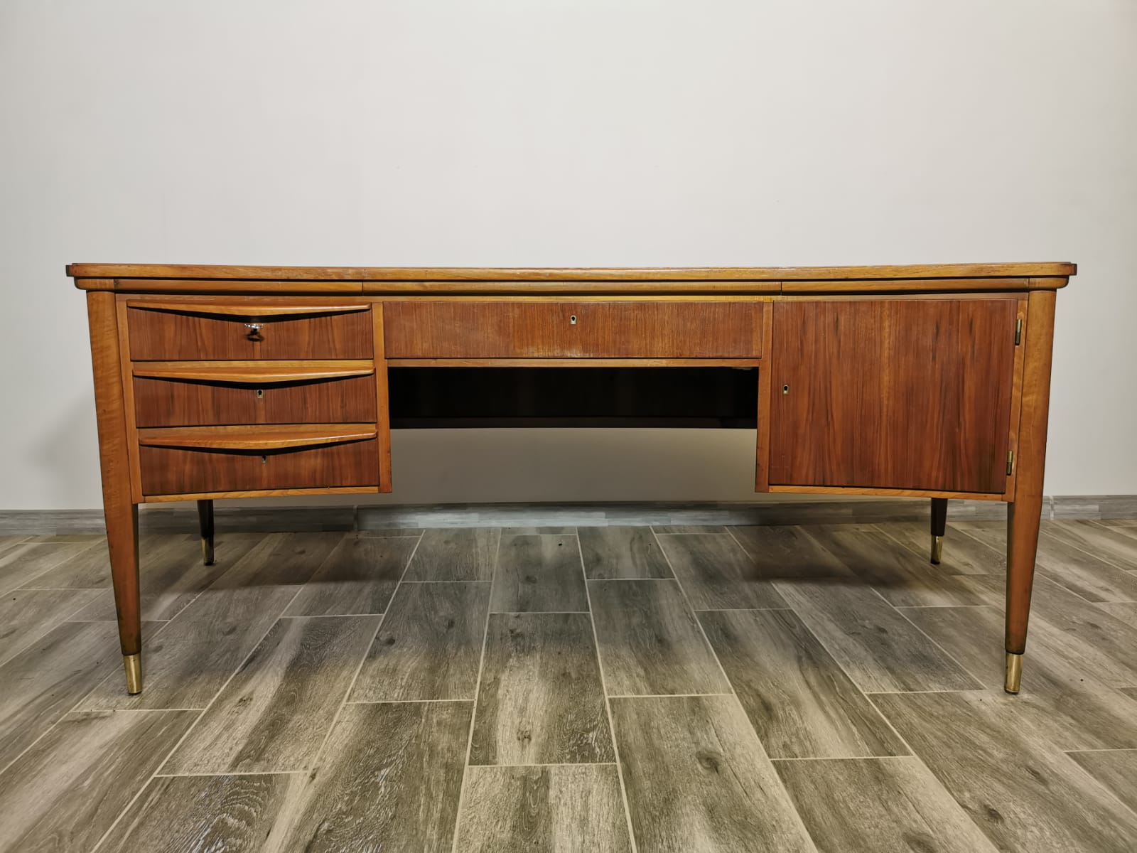 Bureau du milieu du siècle