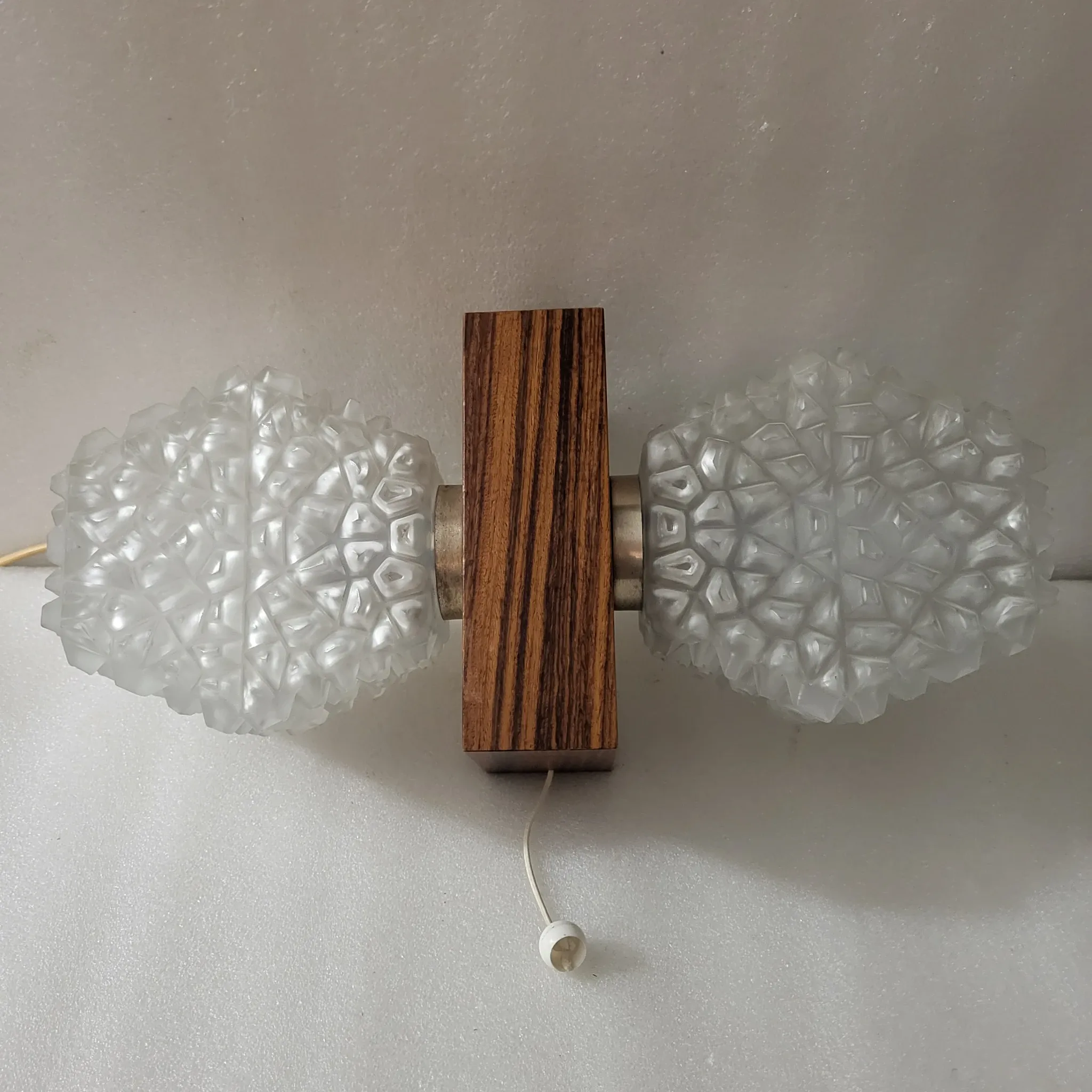 Set of 3 Temde Leuchten wall lights, Teck and frosted glass, 1950-60.