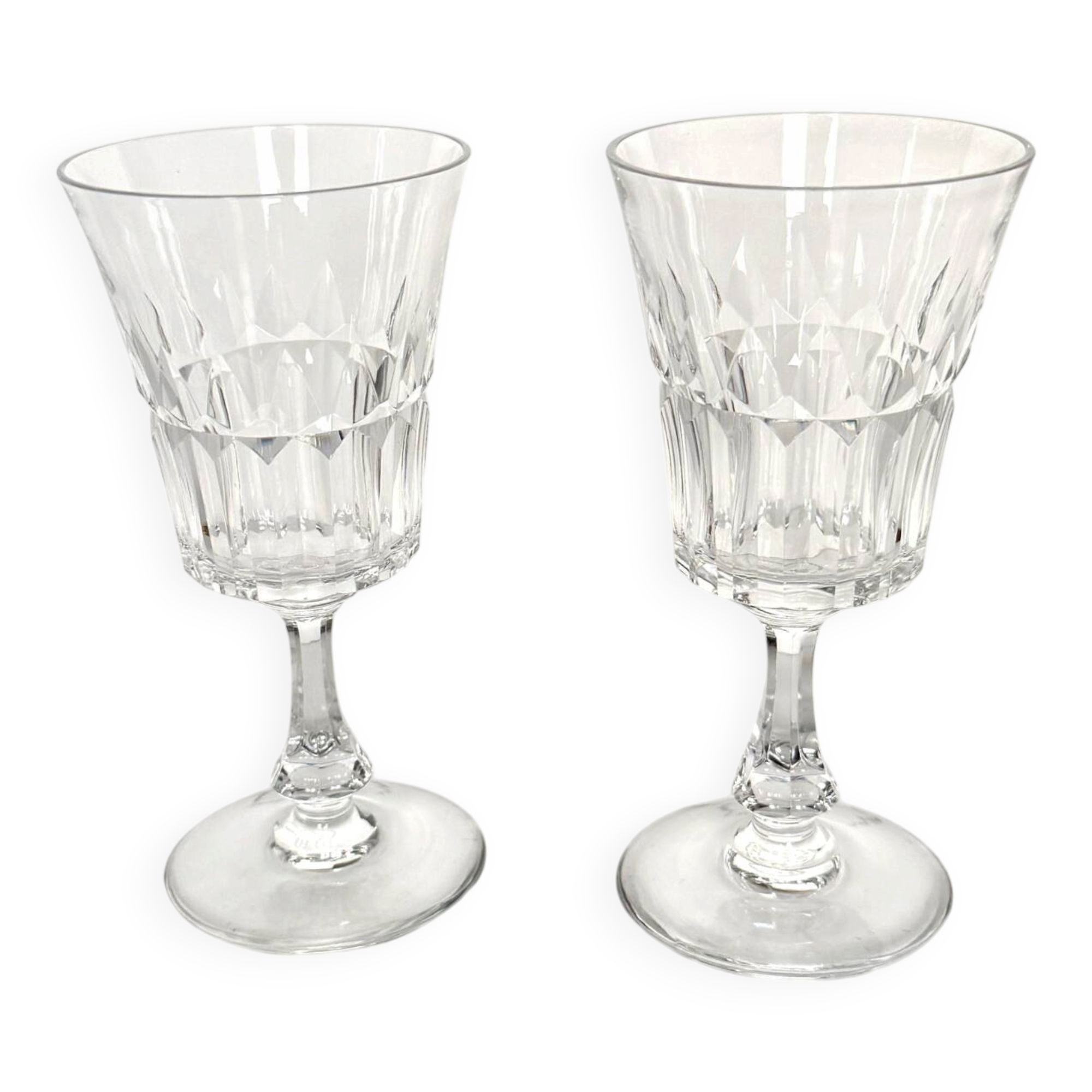 2 verres à vin Baccarat modèle Navarre