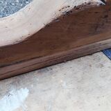 Oval table of grape harvesters from the Southwest in cherry wood