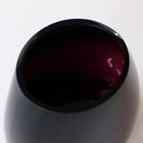 Vase en verre violet