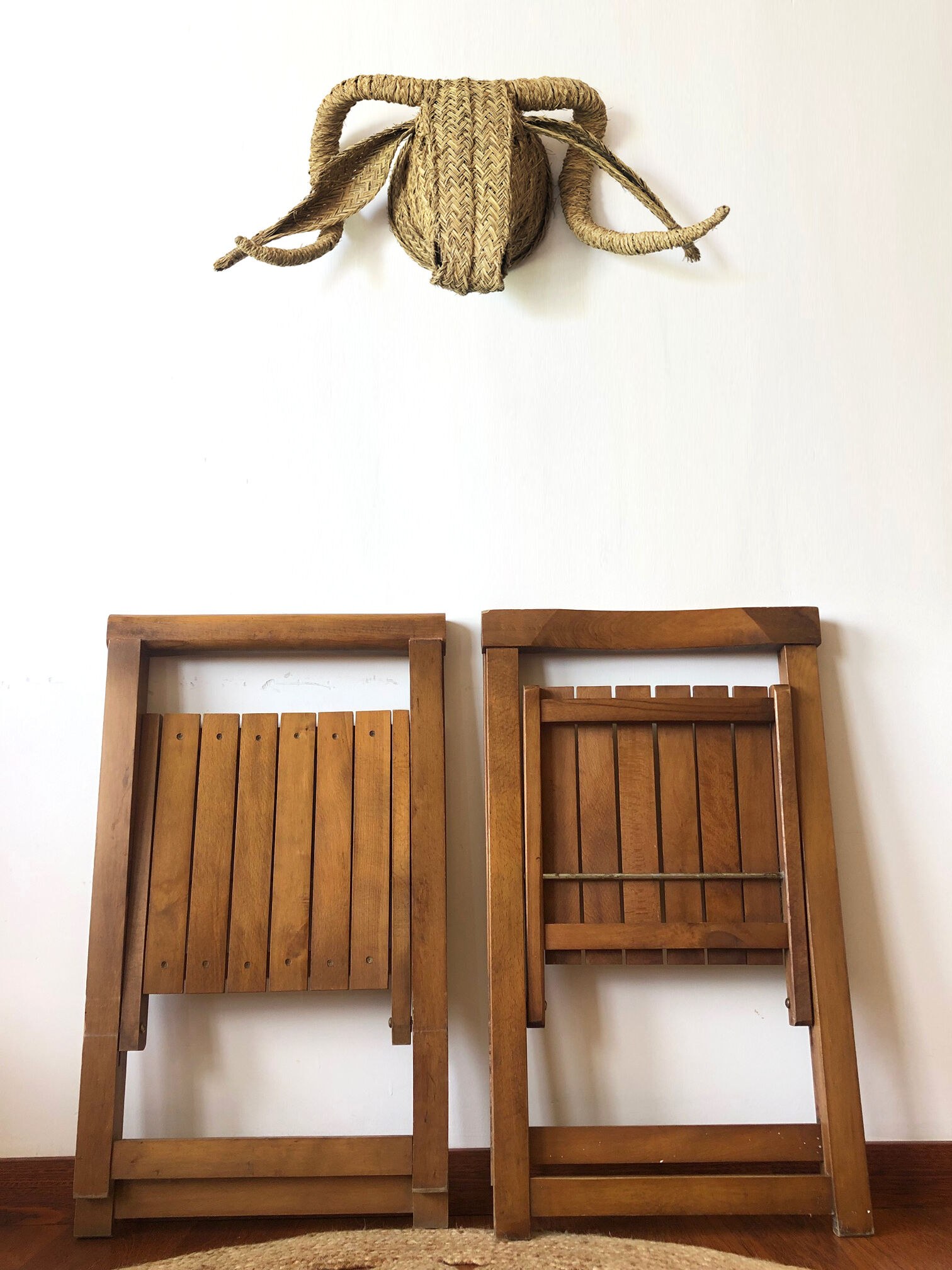 Lot of 2 folding chairs