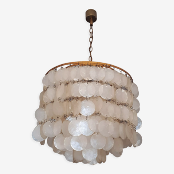 Chandelier with mother-of-pearl suspension