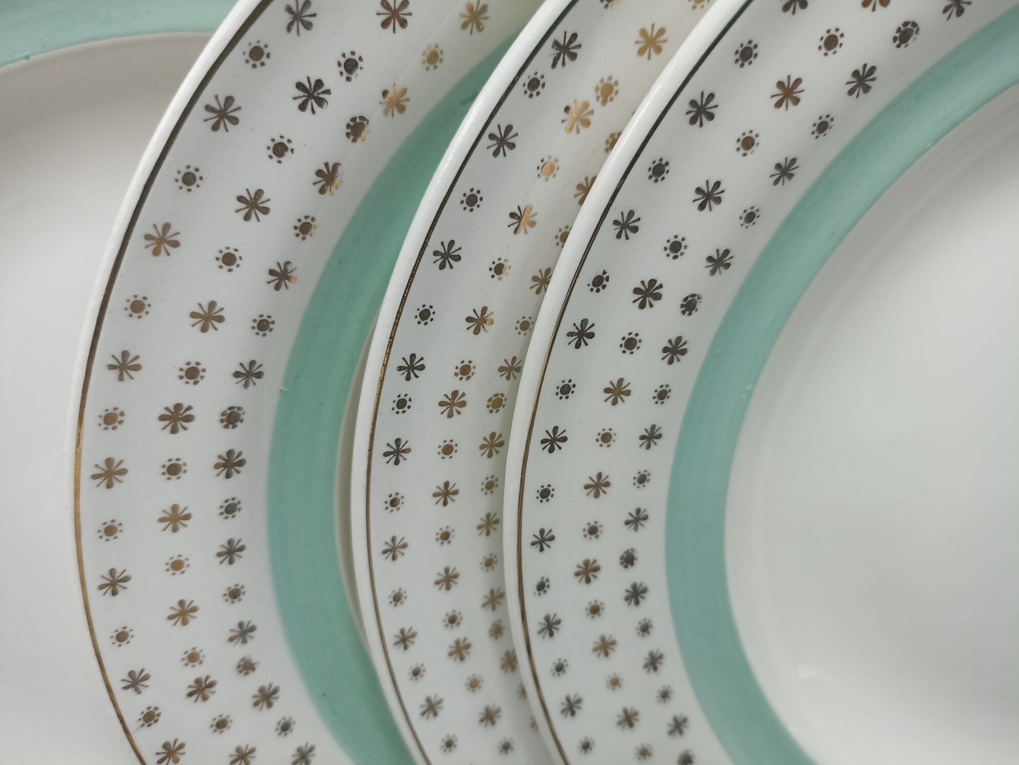12 hollow porcelain plates - Stars and mint green