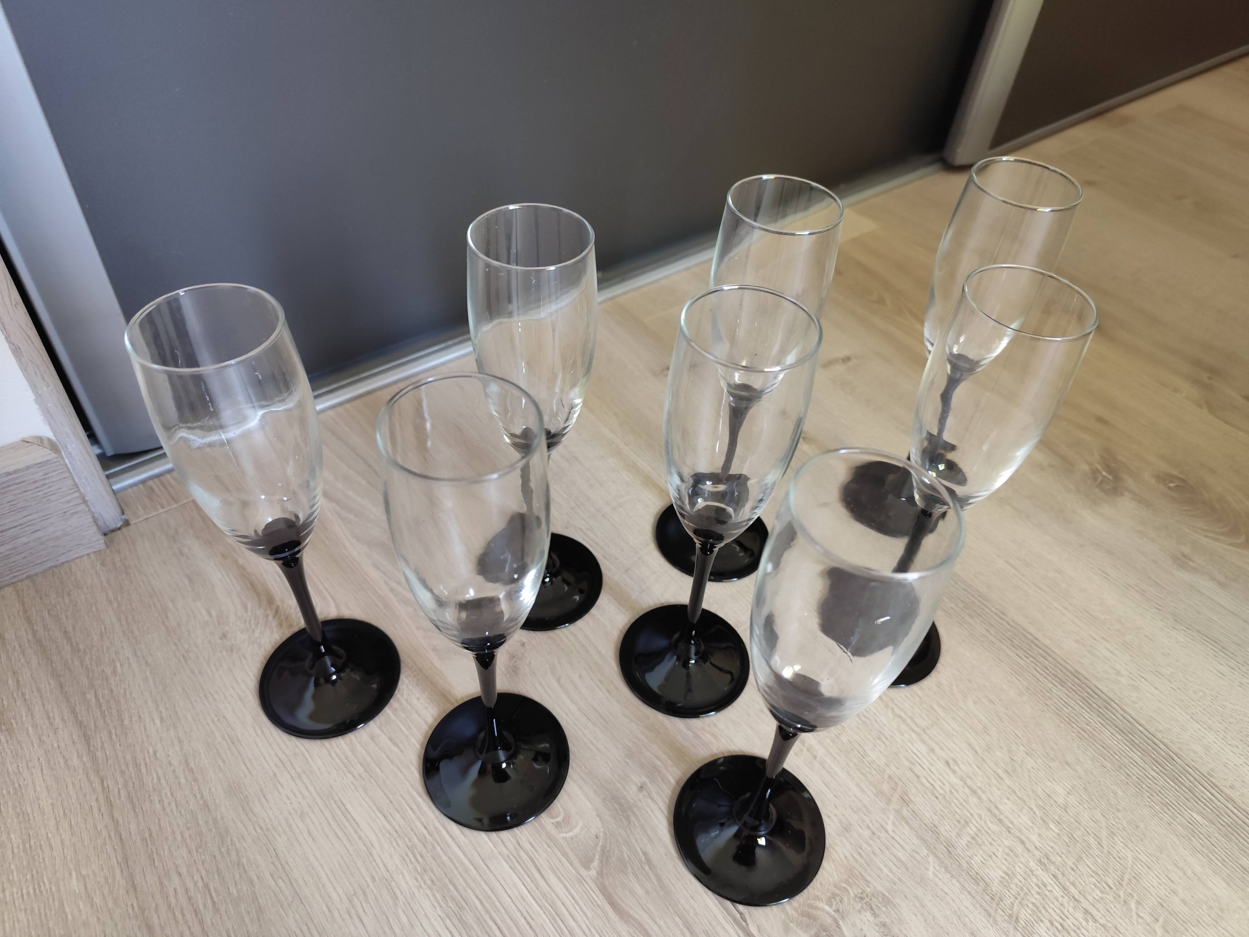 8 Luminarc champagne flutes from the 70s