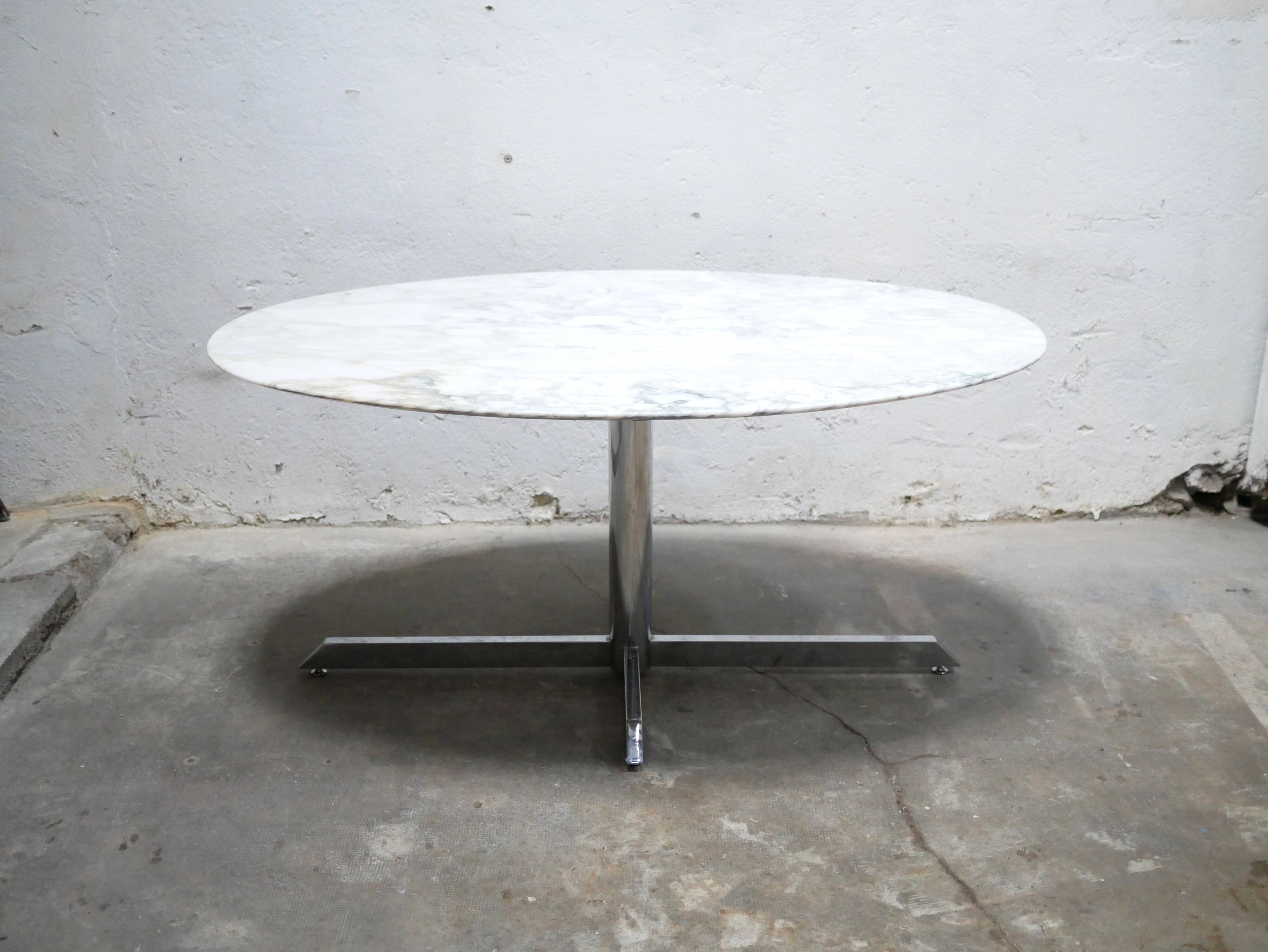 Vintage oval marble table produced by Roche Bobois