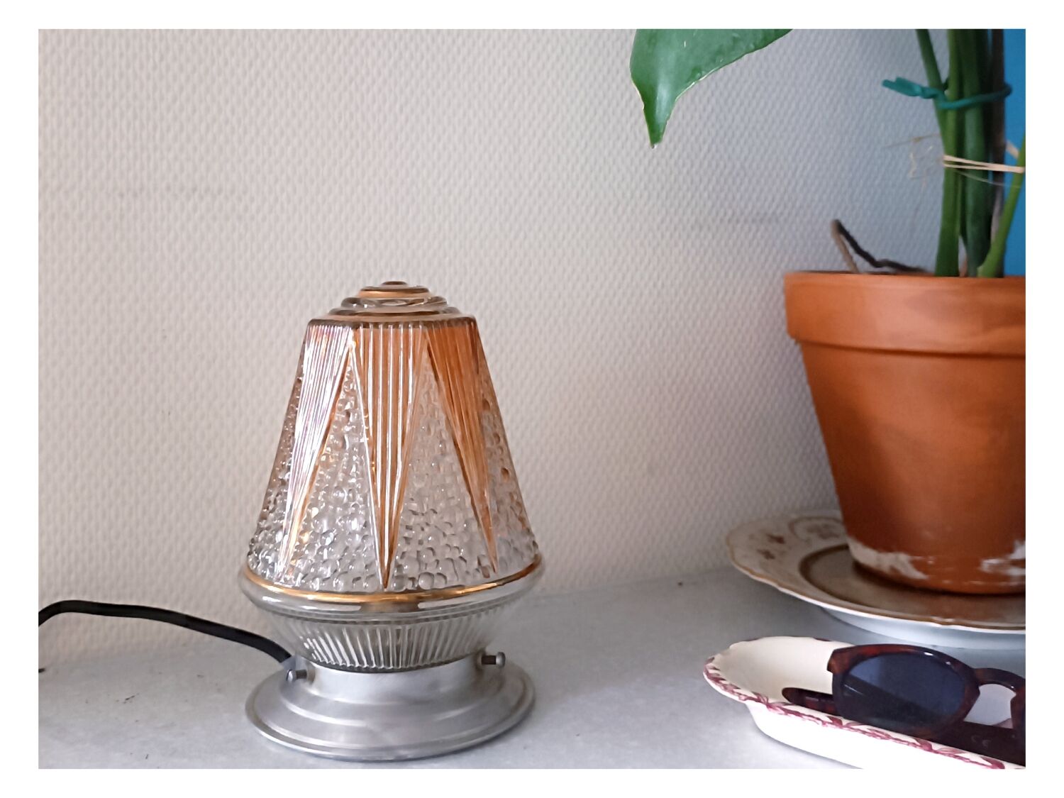 Lamp globe art decoration molded glass pink and gilding