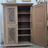 Armoire sculptée
