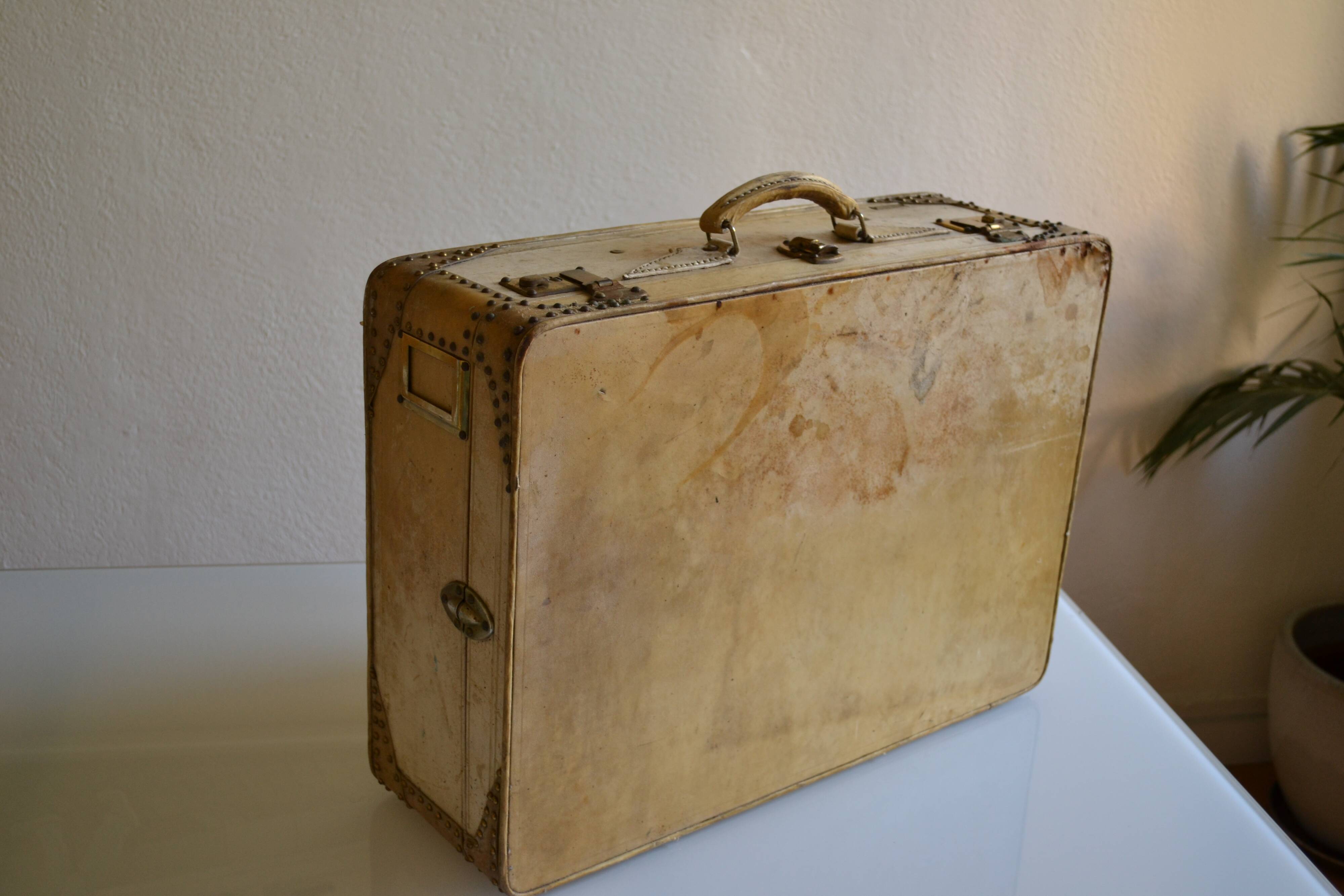 Vintage leather suitcase 1950 house Allemand-Arniaud in Marseille