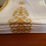 6 serviettes de table brodées blanches et camel 47 x 45