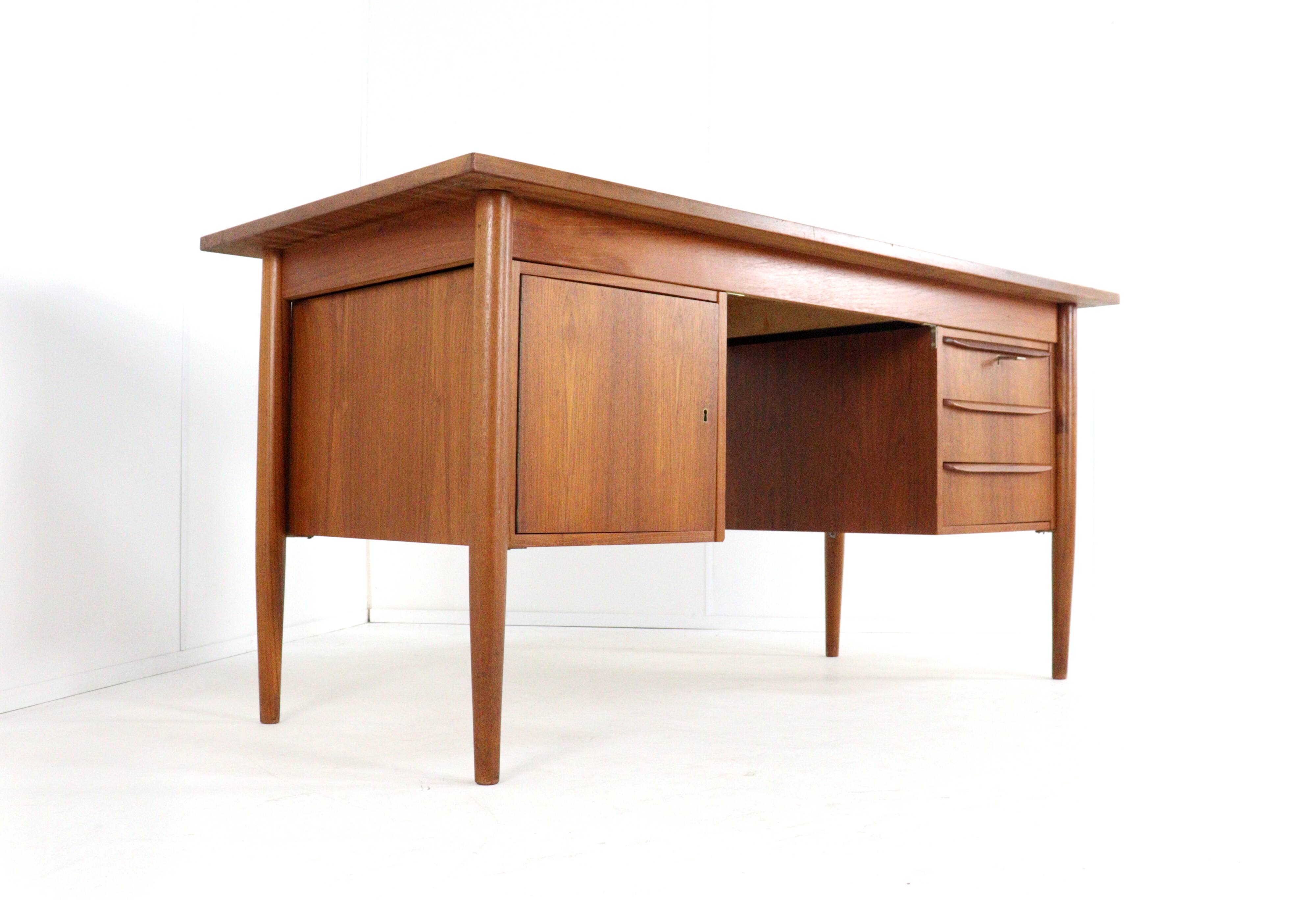 Gunnar Nielsen designer teak desk Tibergaard 'Hesselballe'
