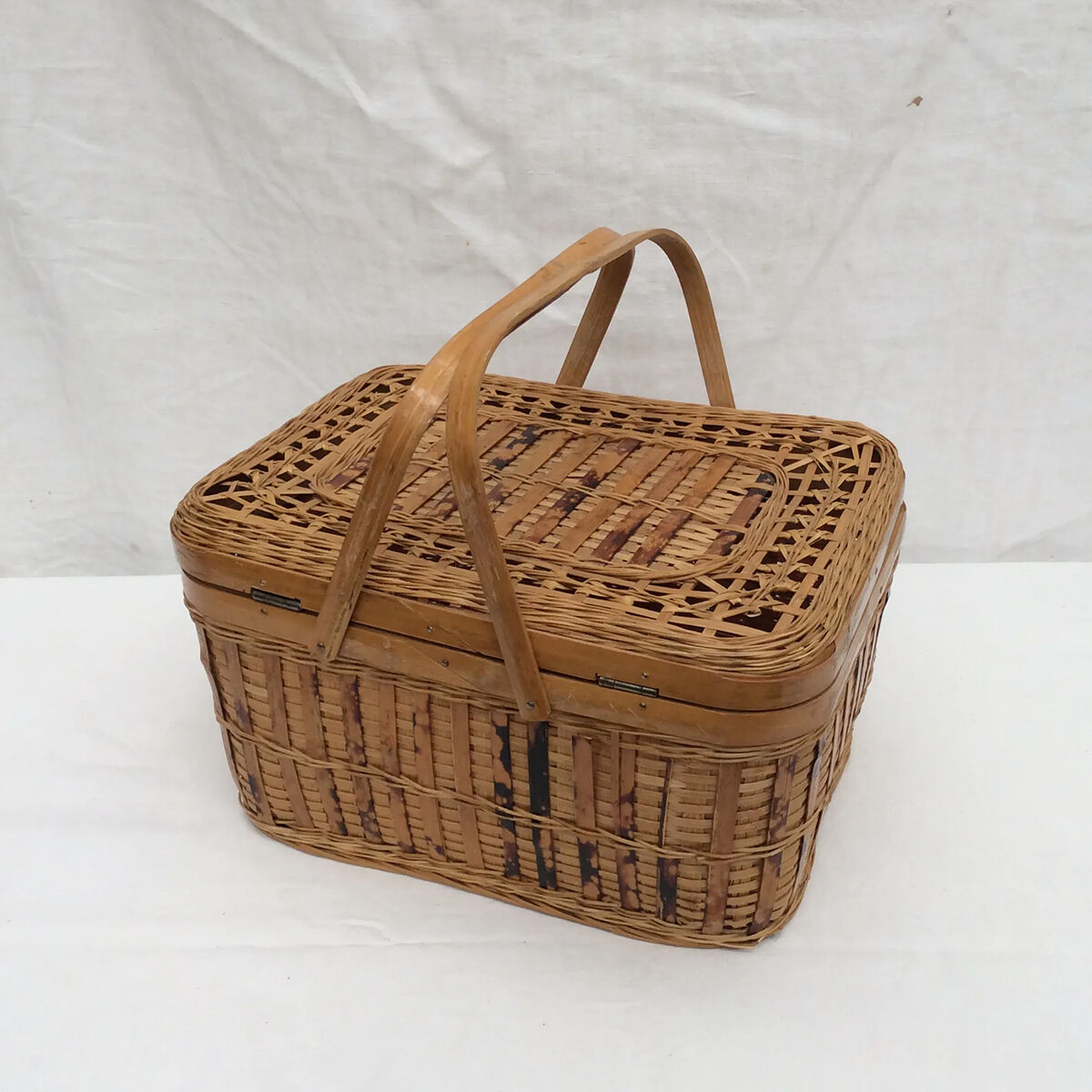 MORE RATTAN BASKETS