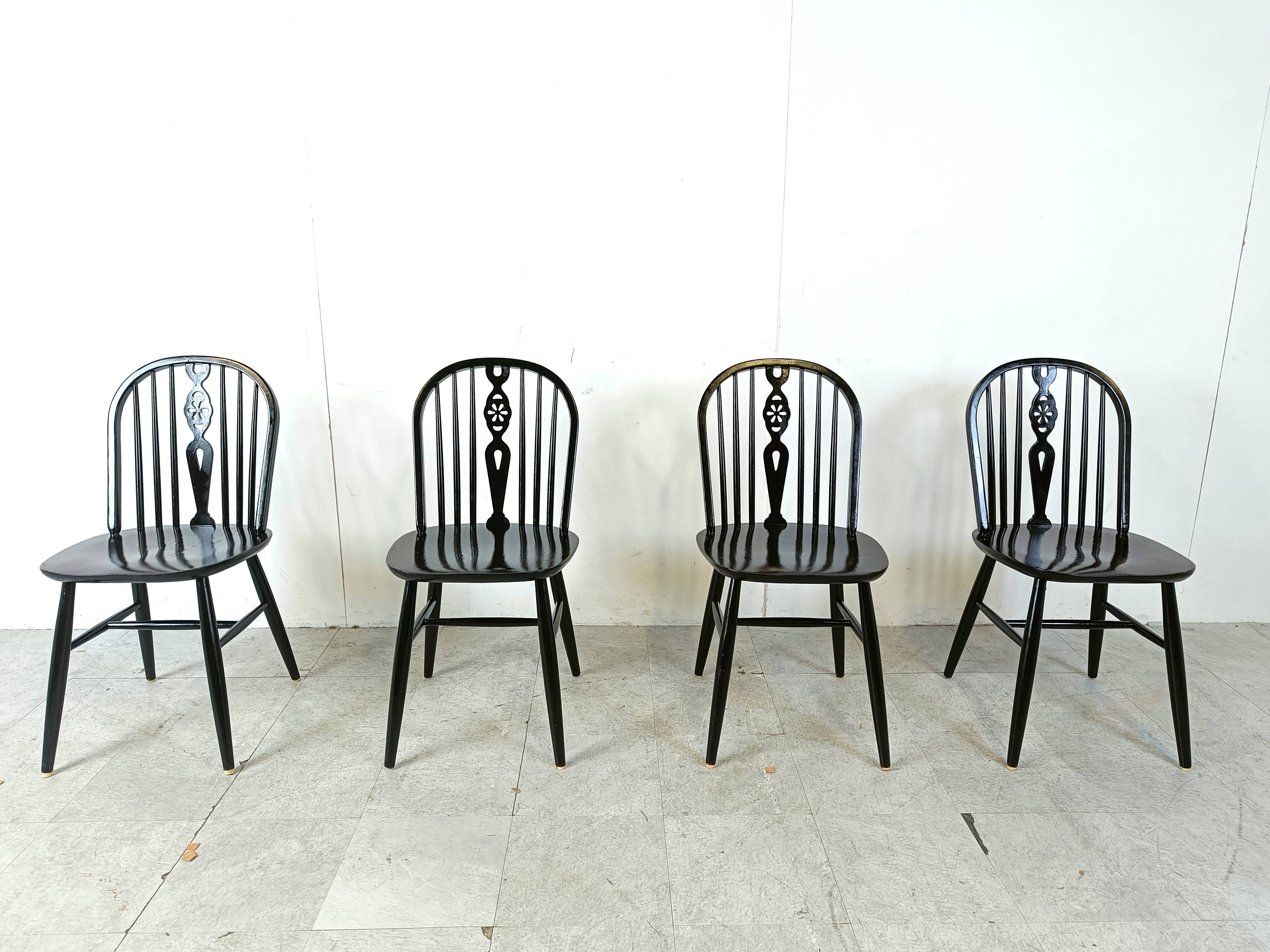 Ensemble de 4 chaises de salle à manger Ercol noircies, années 1950