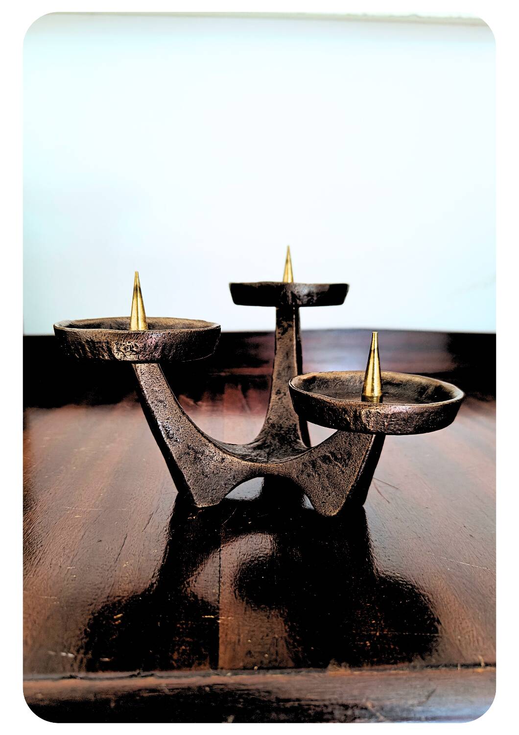 Candélabre en bronze brutaliste du milieu du siècle à trépied