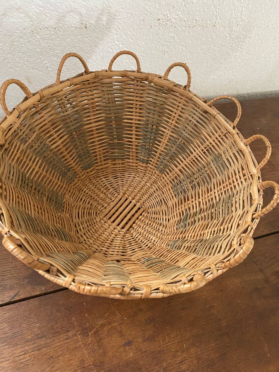 Corbeille osier vintage .