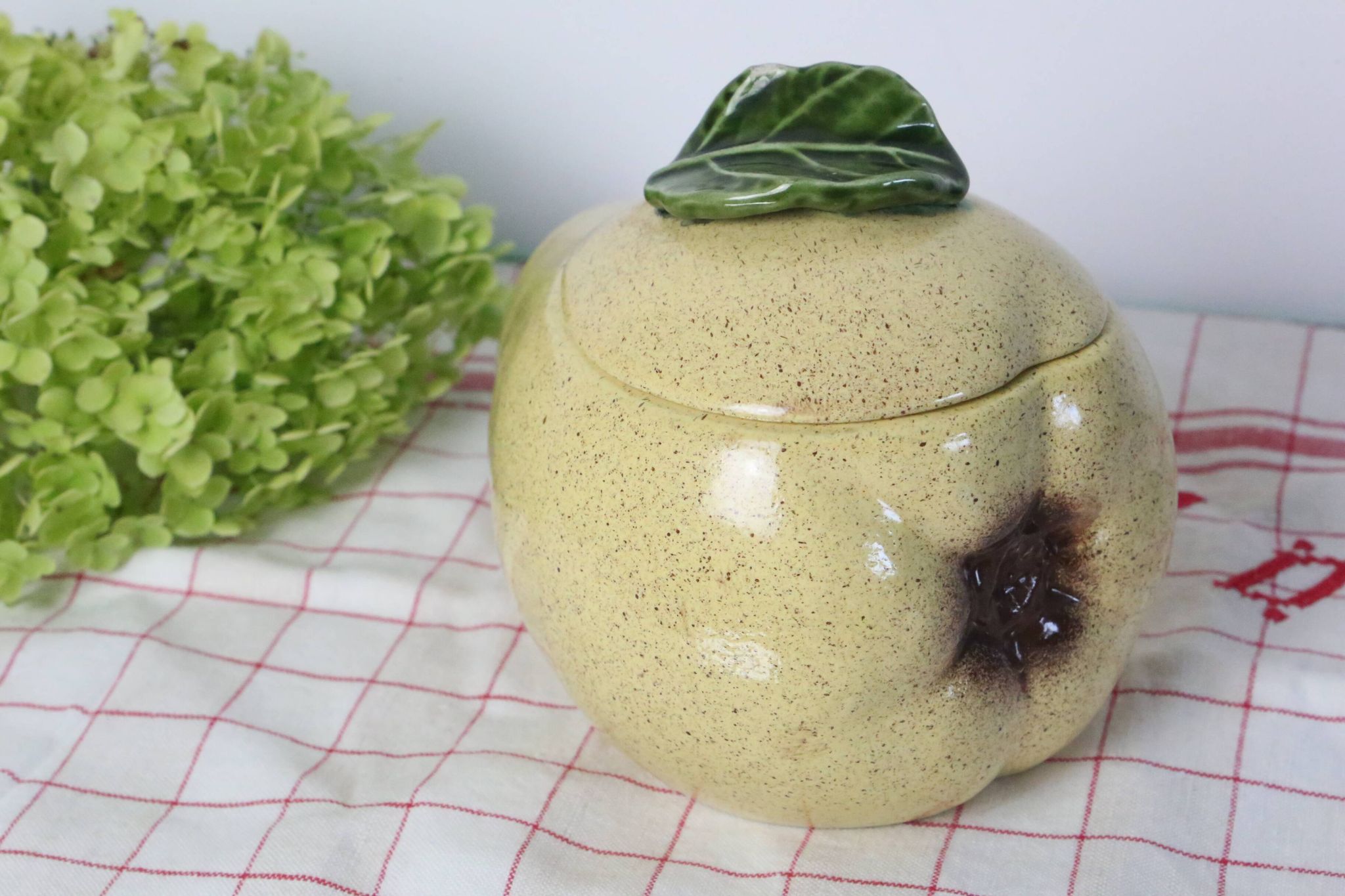 Soupière Poire en barbotine, vintage