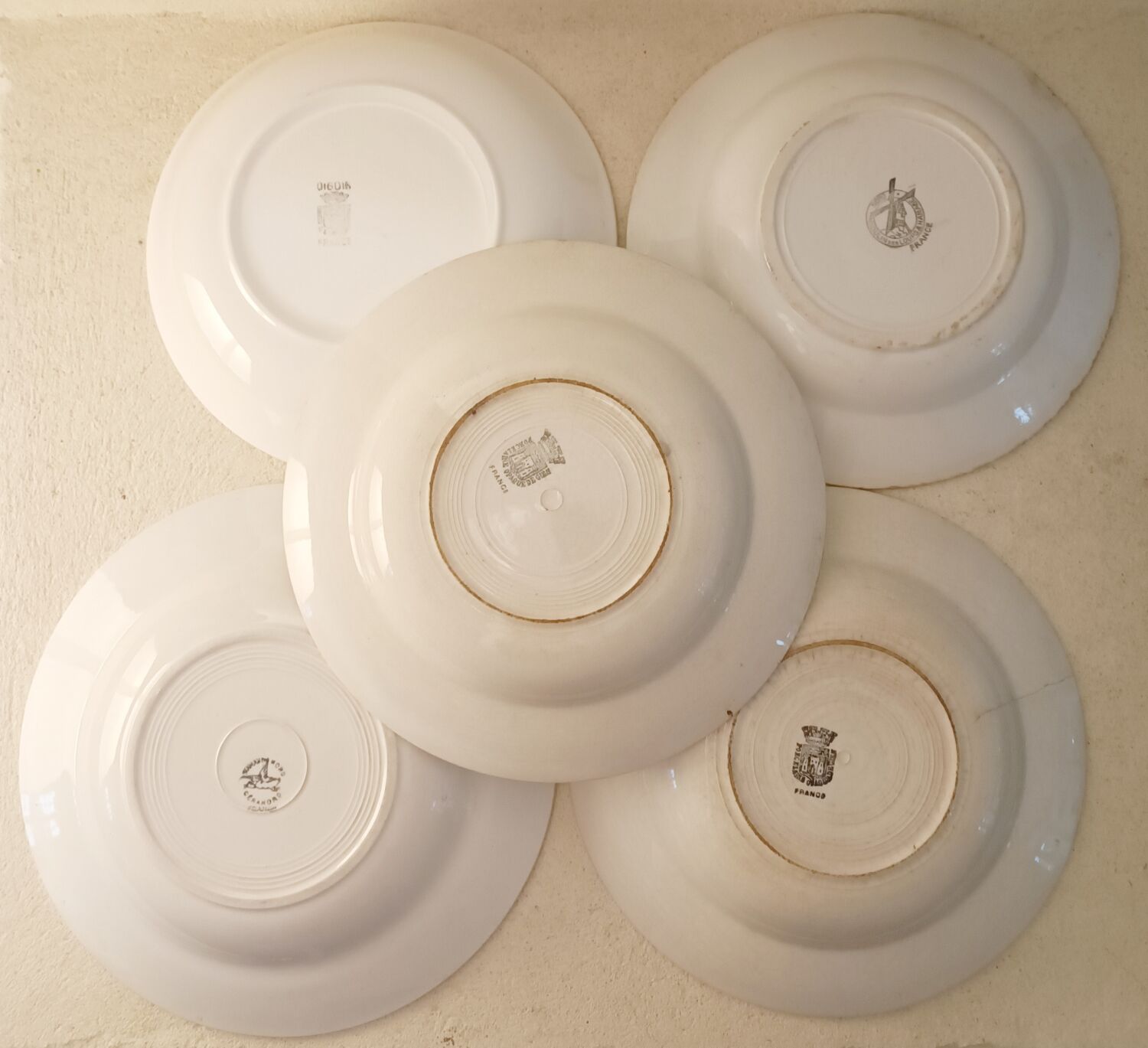 5 mismatched plates Gien, Digoin, Moulin des Loups, Saint Amand