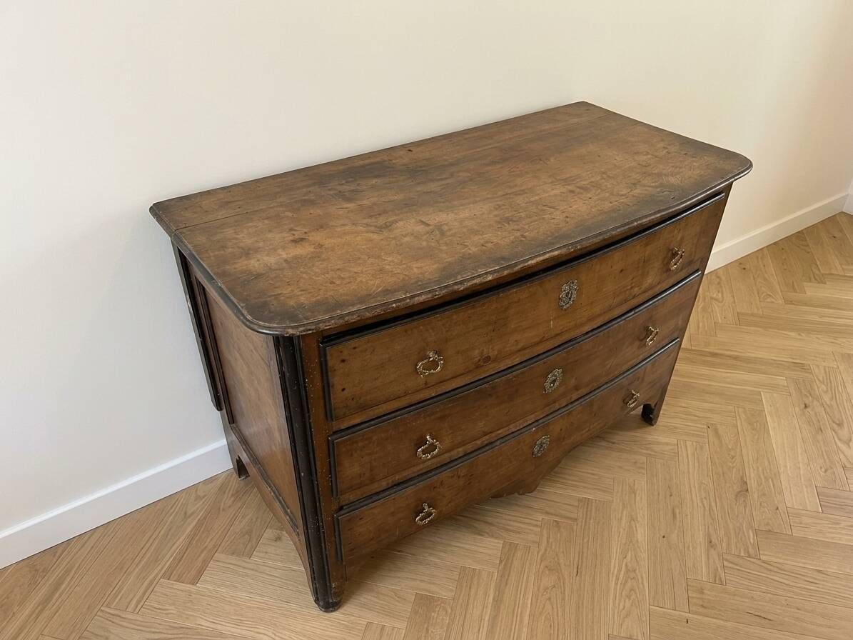 Commode Louis XIV en noyer ancien