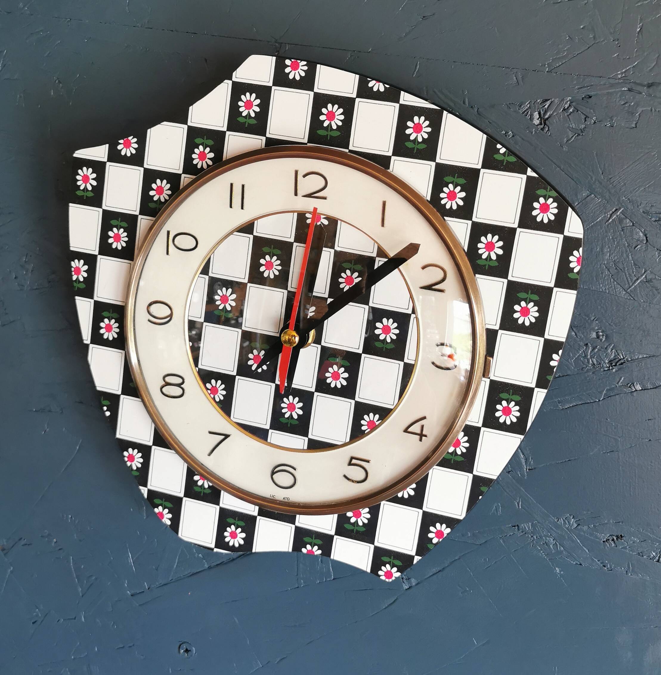 Vintage silent asymmetrical wall pendulum clock "Black and white checkered flowers"