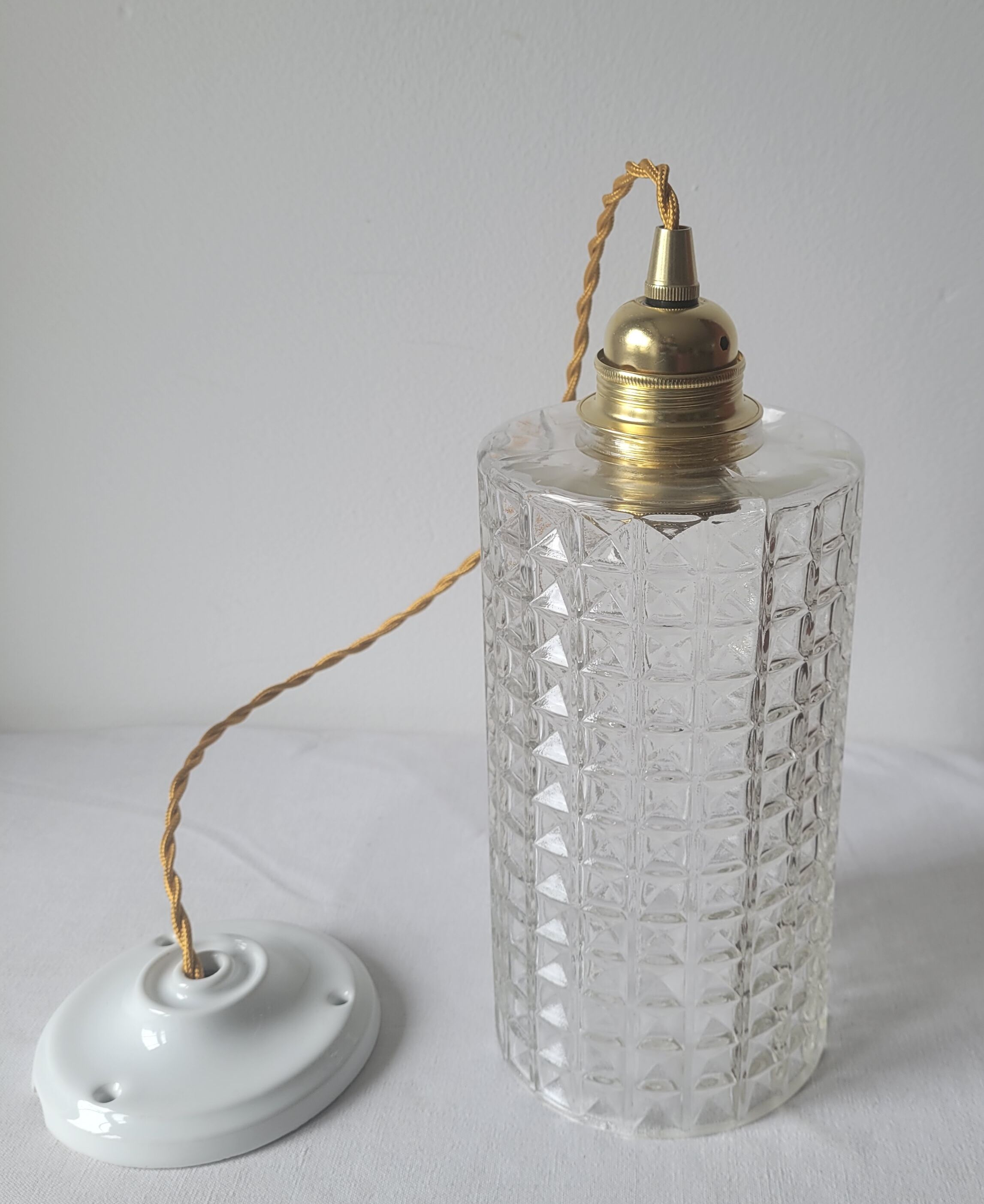 Moulded glass suspension