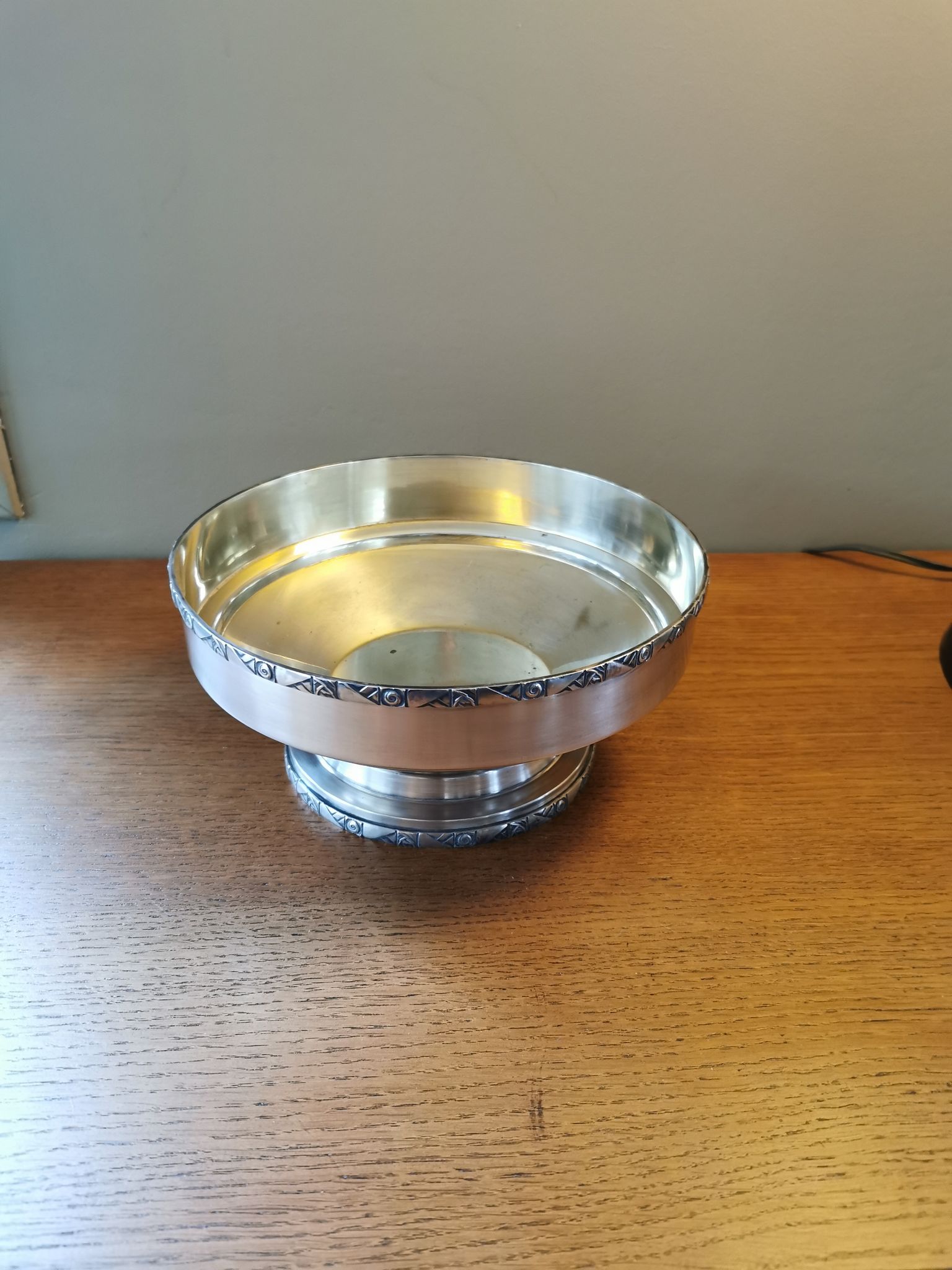 Art Deco coupe on a silver-plated metal stand.