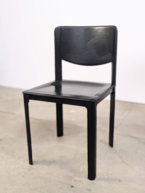 Paire de chaises Matteo Grassi en cuir sellier noir, années 80