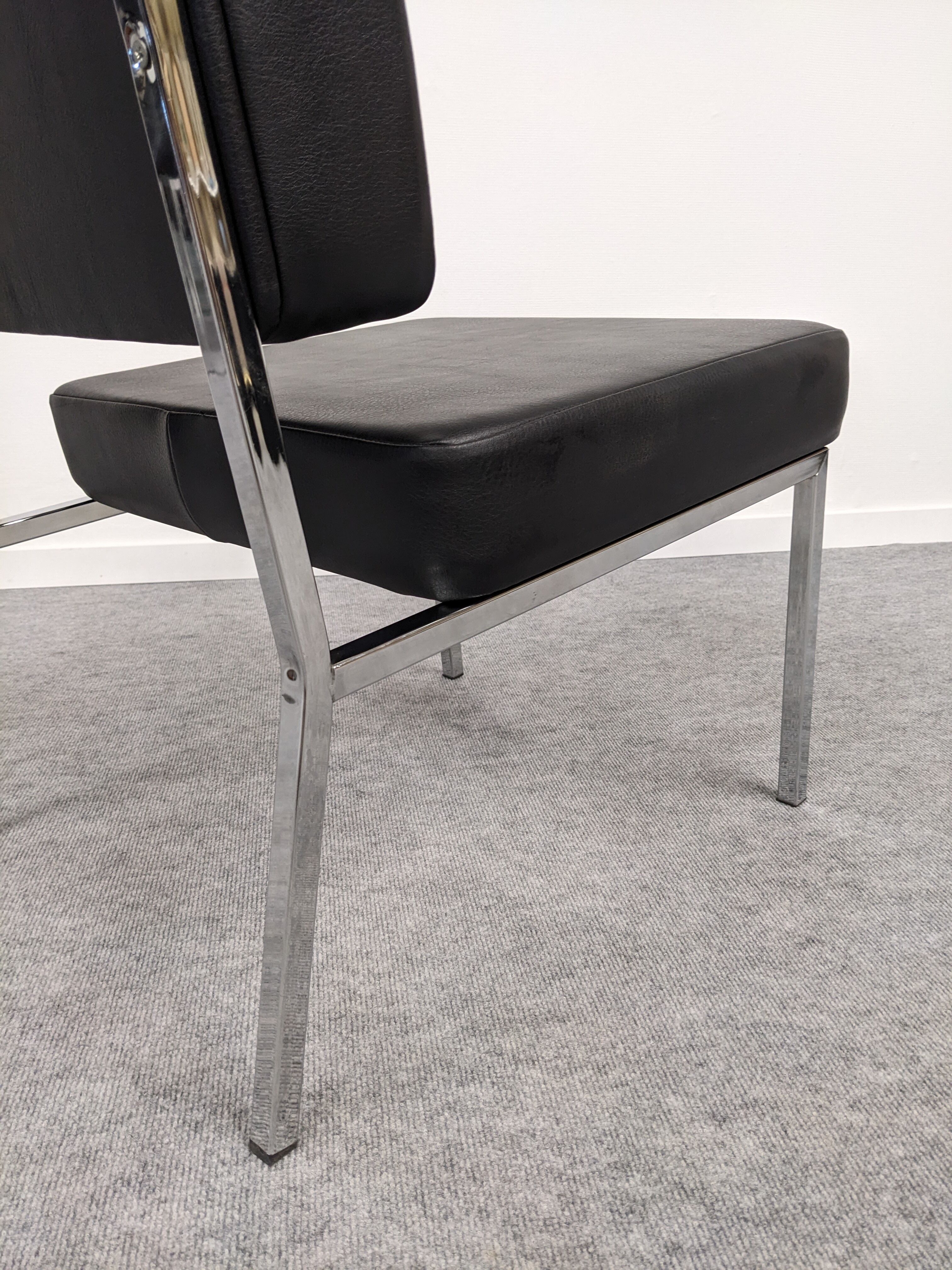 Series of 4 modernist armchairs from the 70s/80s