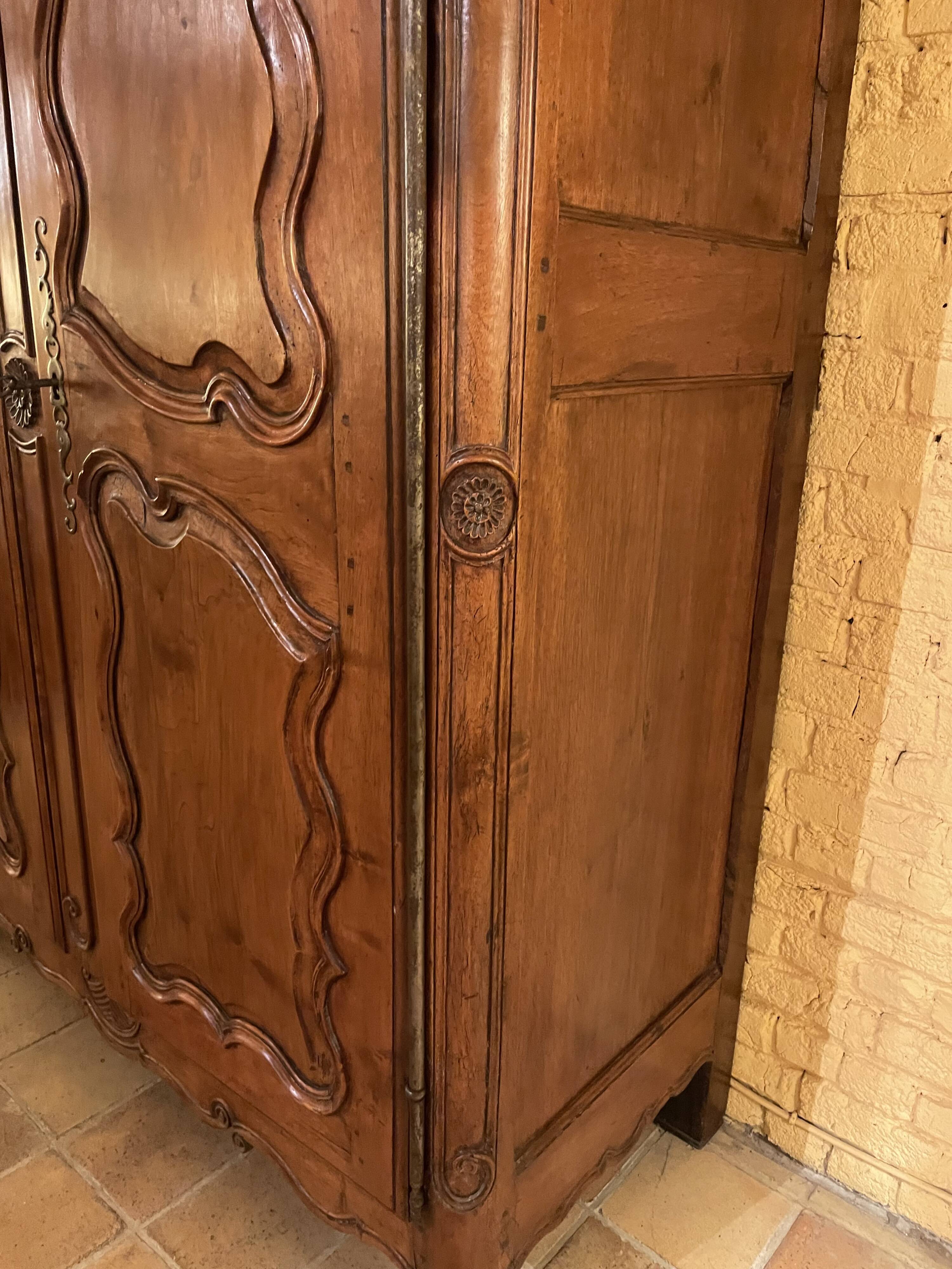 Louis XV walnut wardrobe - 18th century