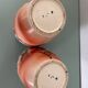 Paire de vases anciens, motif papillons et fleurs