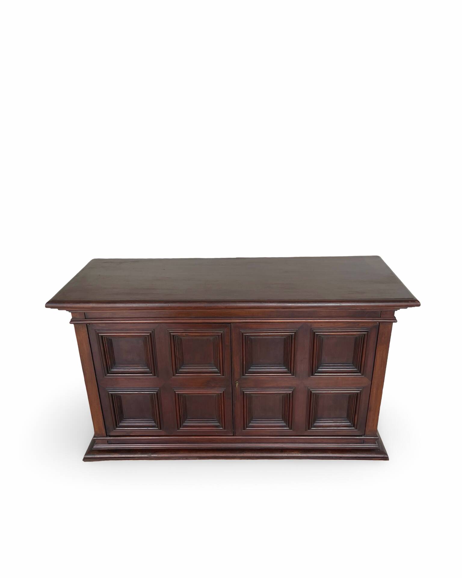 The high-quality Italian Renaissance Revival credenza, 1920s/1930s