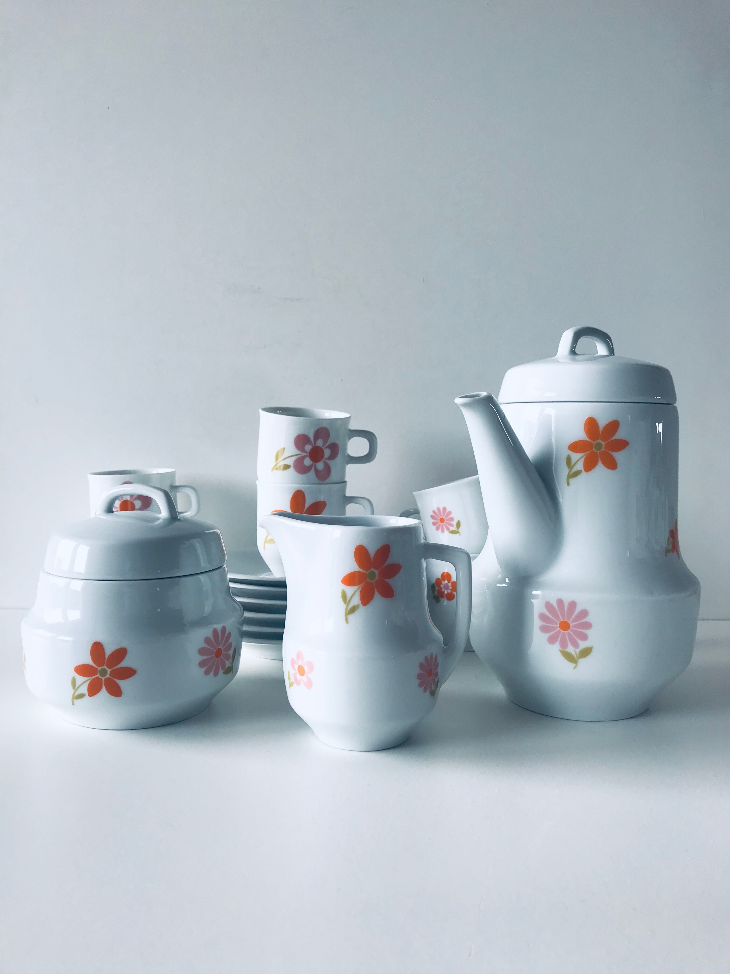 Coffee service or porcelain tea