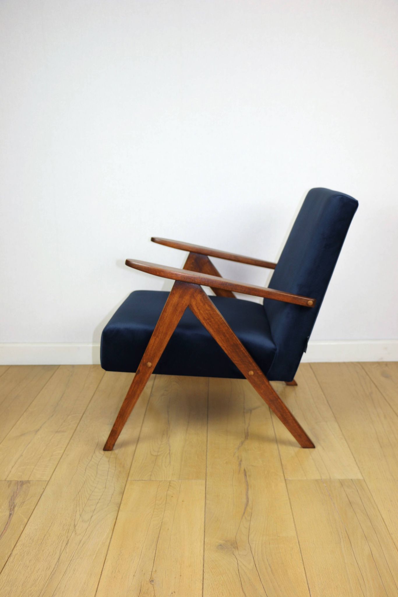 Classic armchair Var B-310 1960s vintage navy velvet - dark wood - 2 pieces available