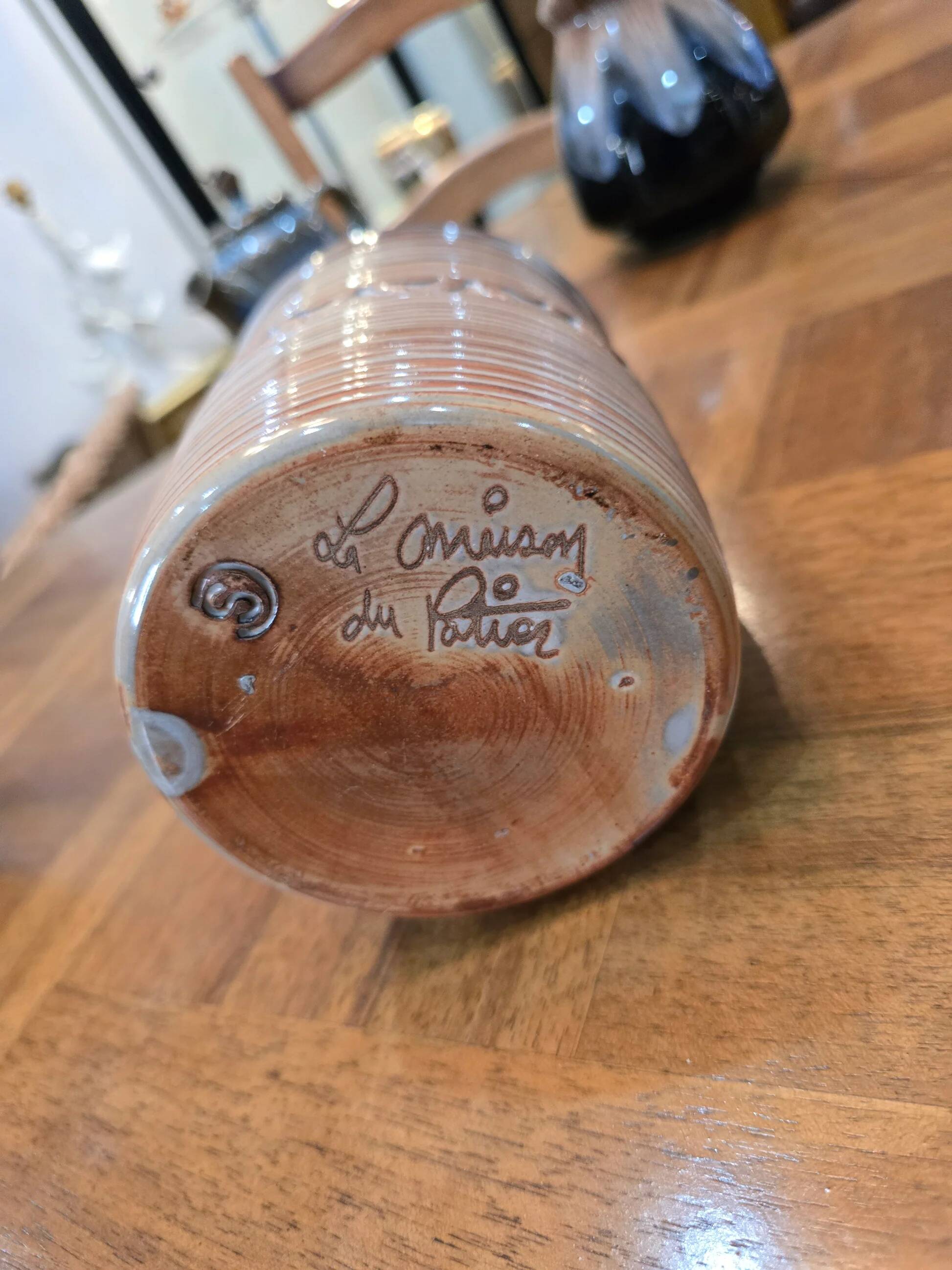 Cylindrical stoneware pot, glazed, turned, ribbed, signed – Artisan potter