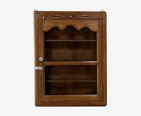 Armoire murale vitrée suédoise de la période Art déco rustique