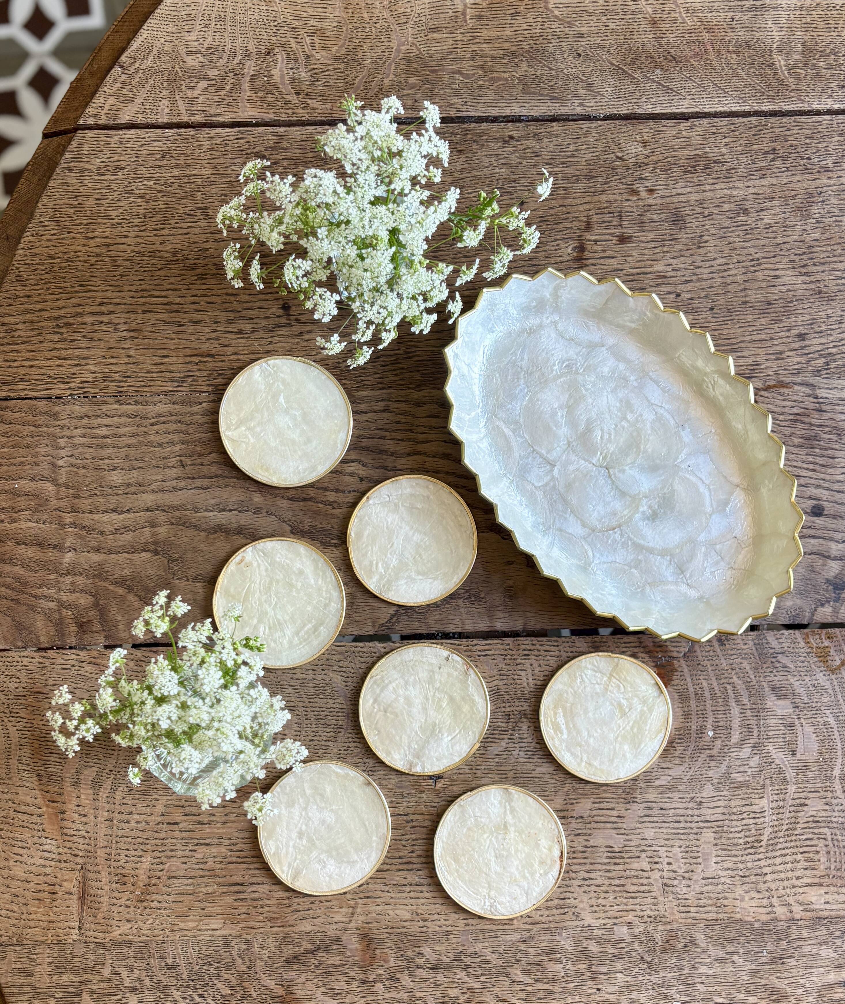 Lot of mother-of-pearl aperitif items, 7 coasters and a dish.