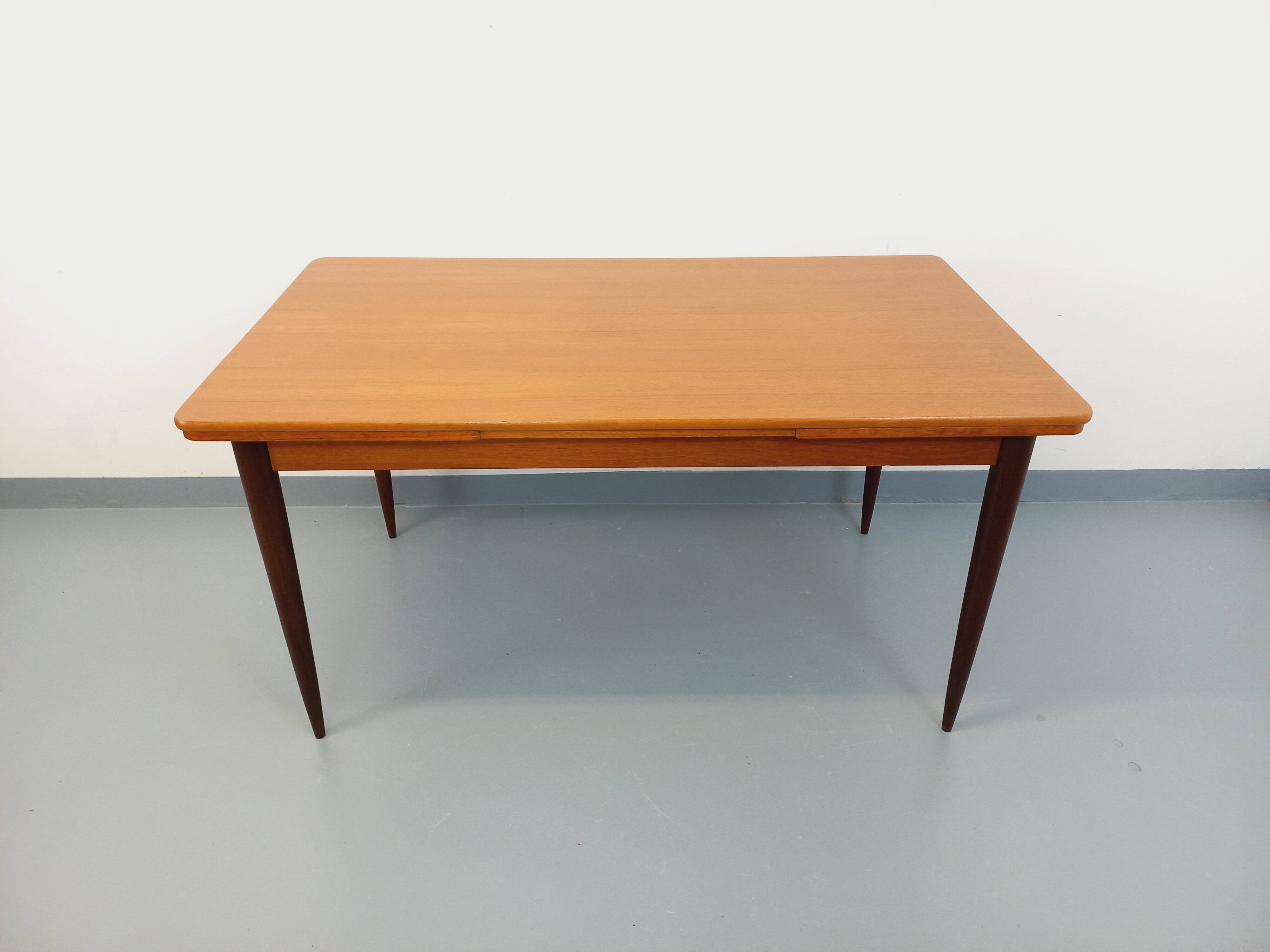 Table à manger rectangulaire style scandinave vintage des années 50 60 teck