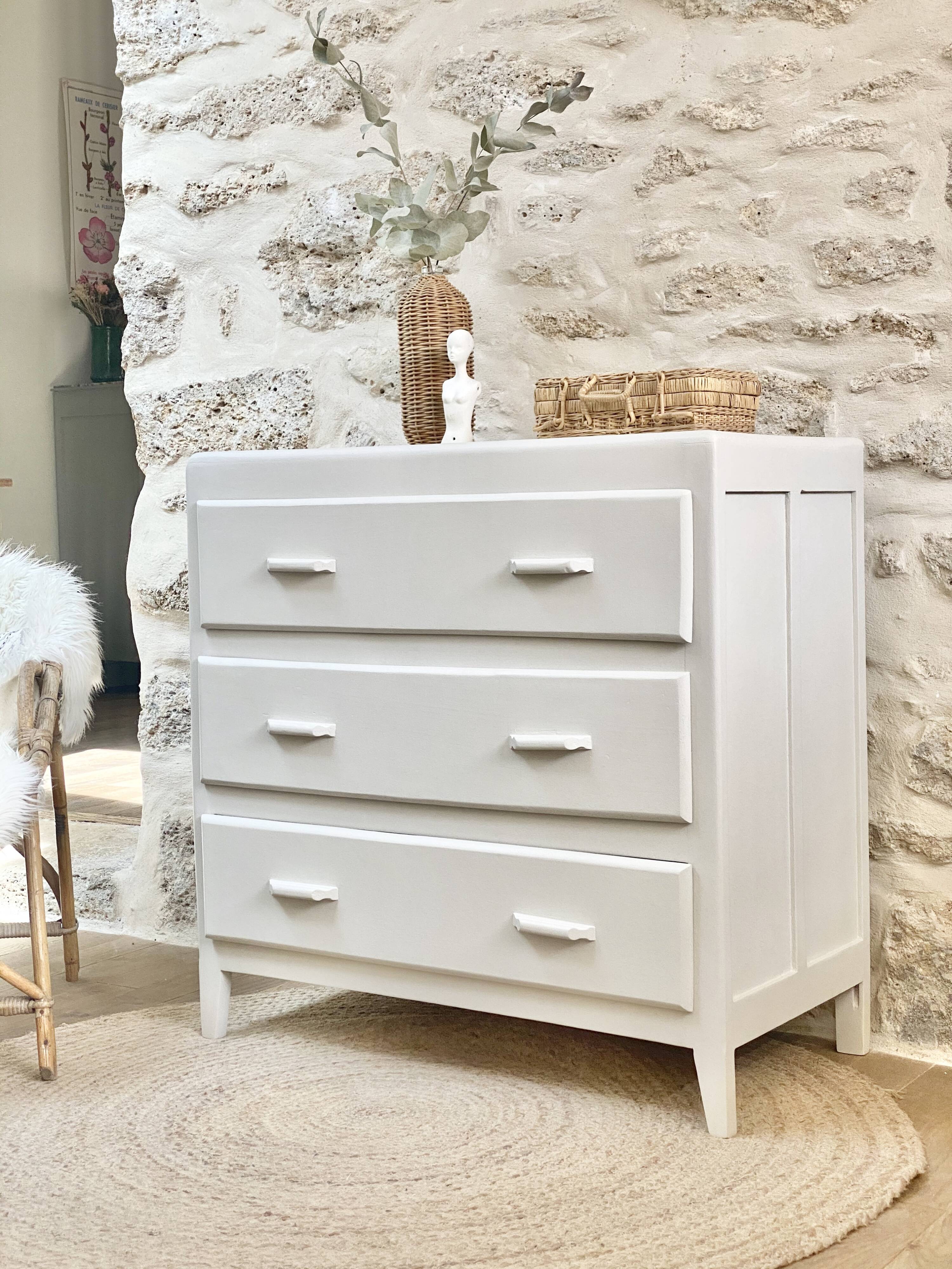 Antique chest of drawers